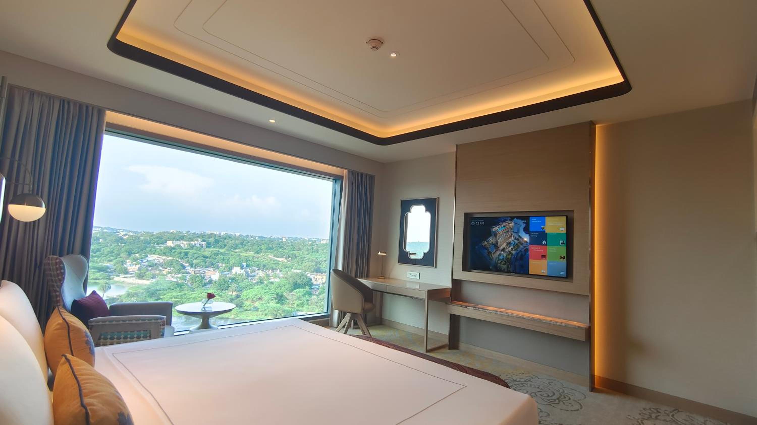 Deluxe Room King Bed