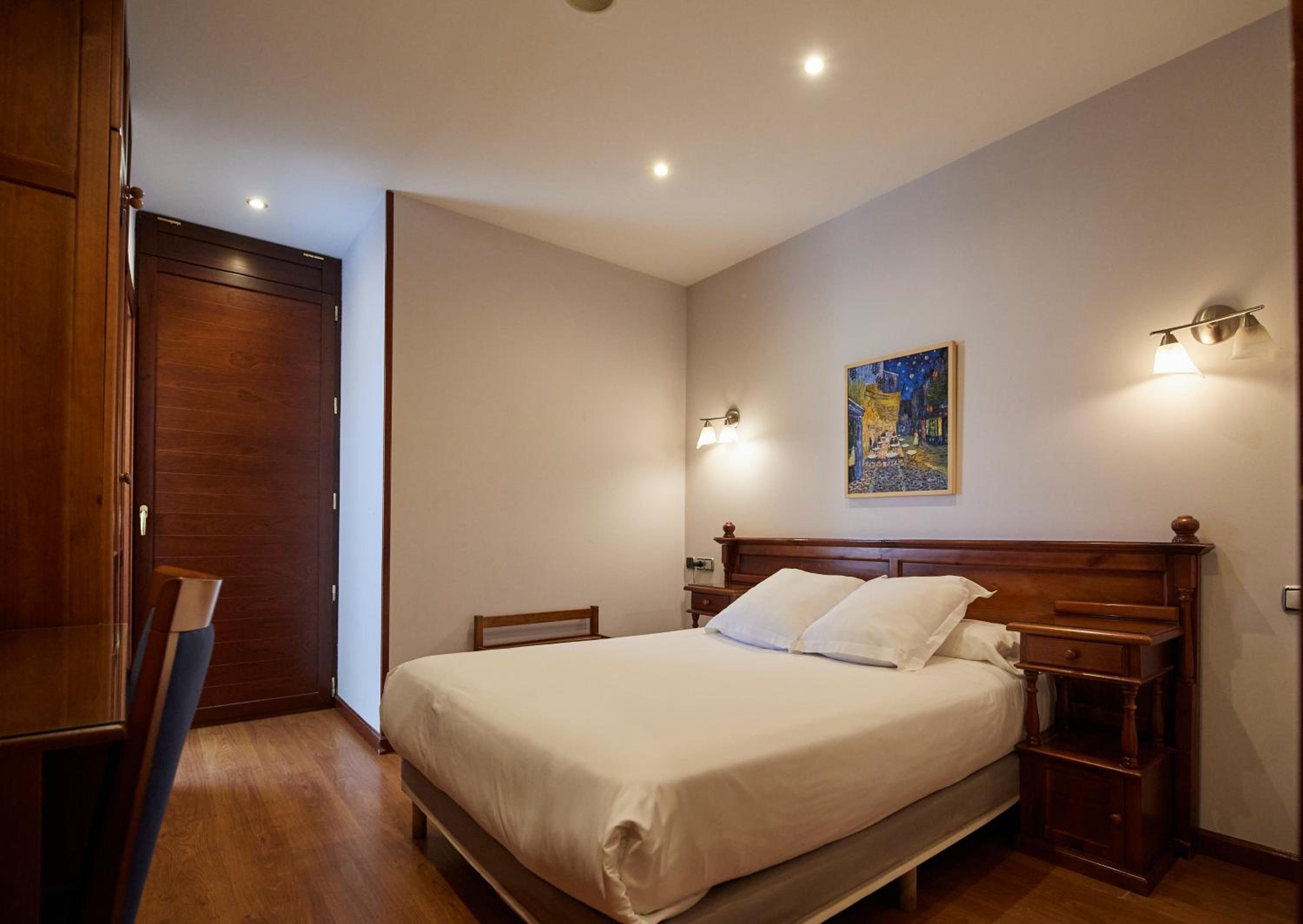 Double Room - Photo 9