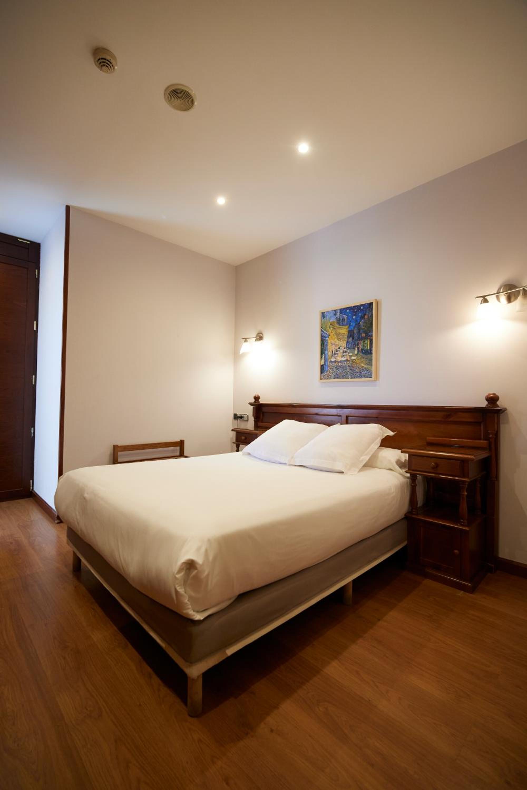 Double Room - Photo 5