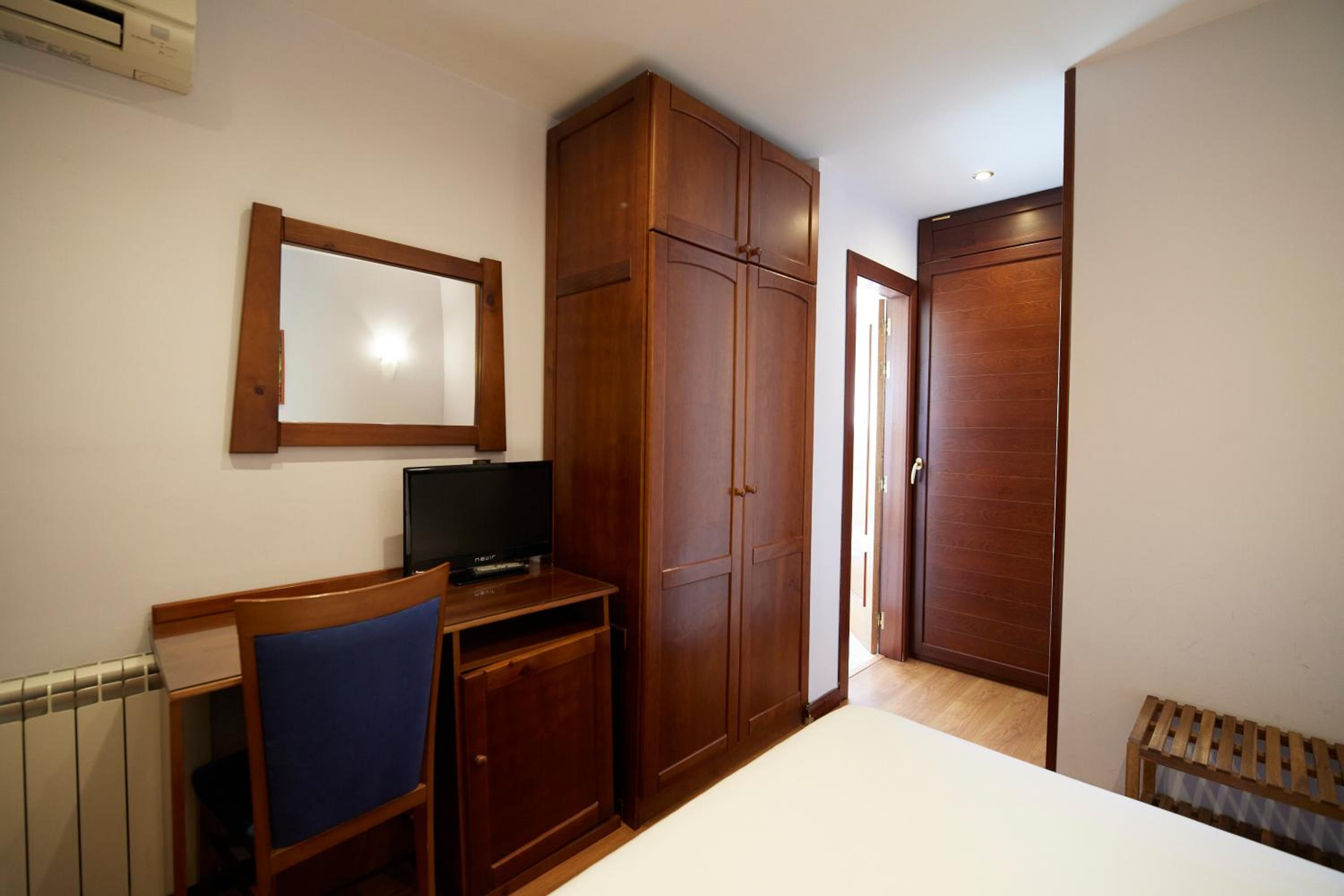 Double Room - Photo 10
