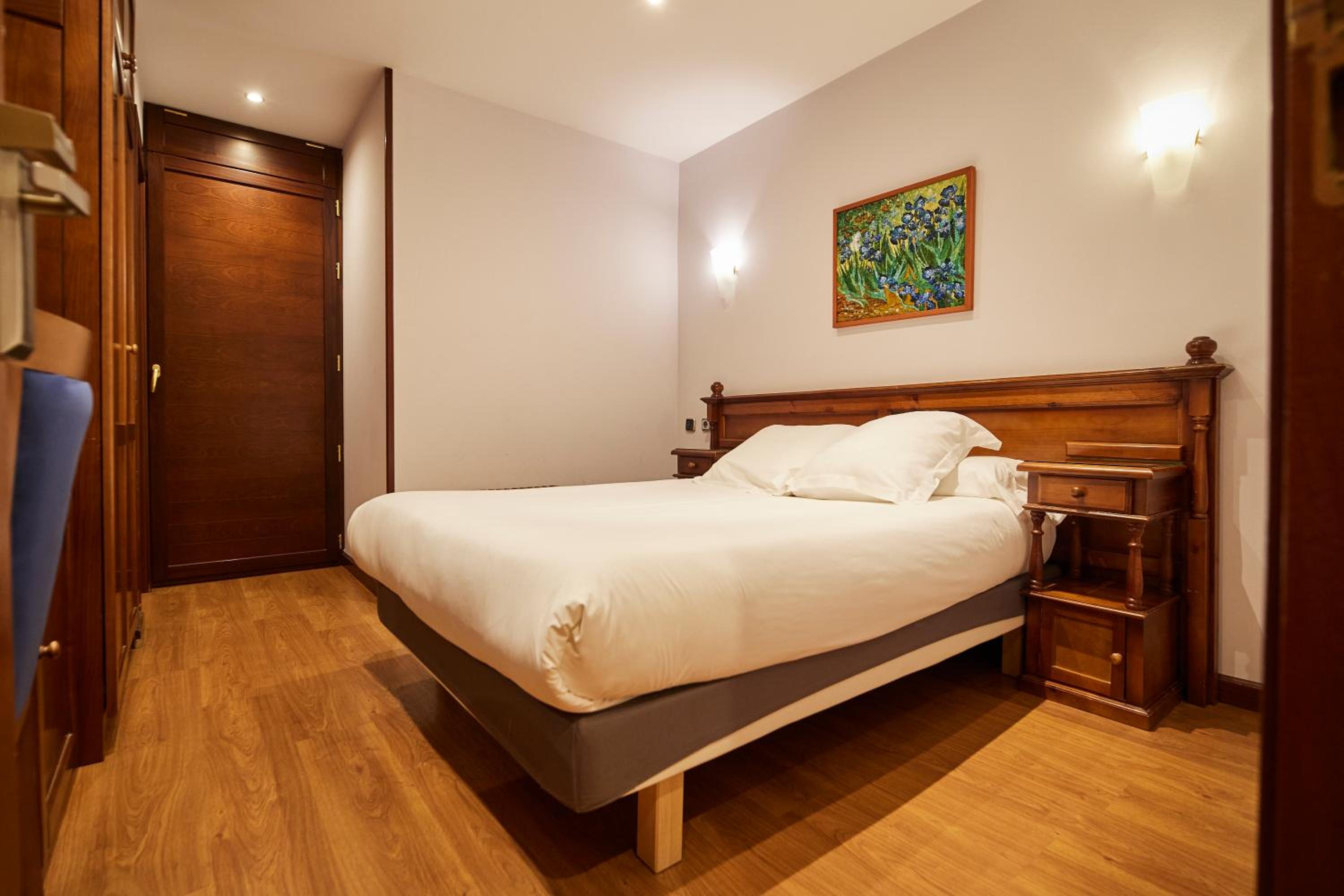 Double Room - Photo 7