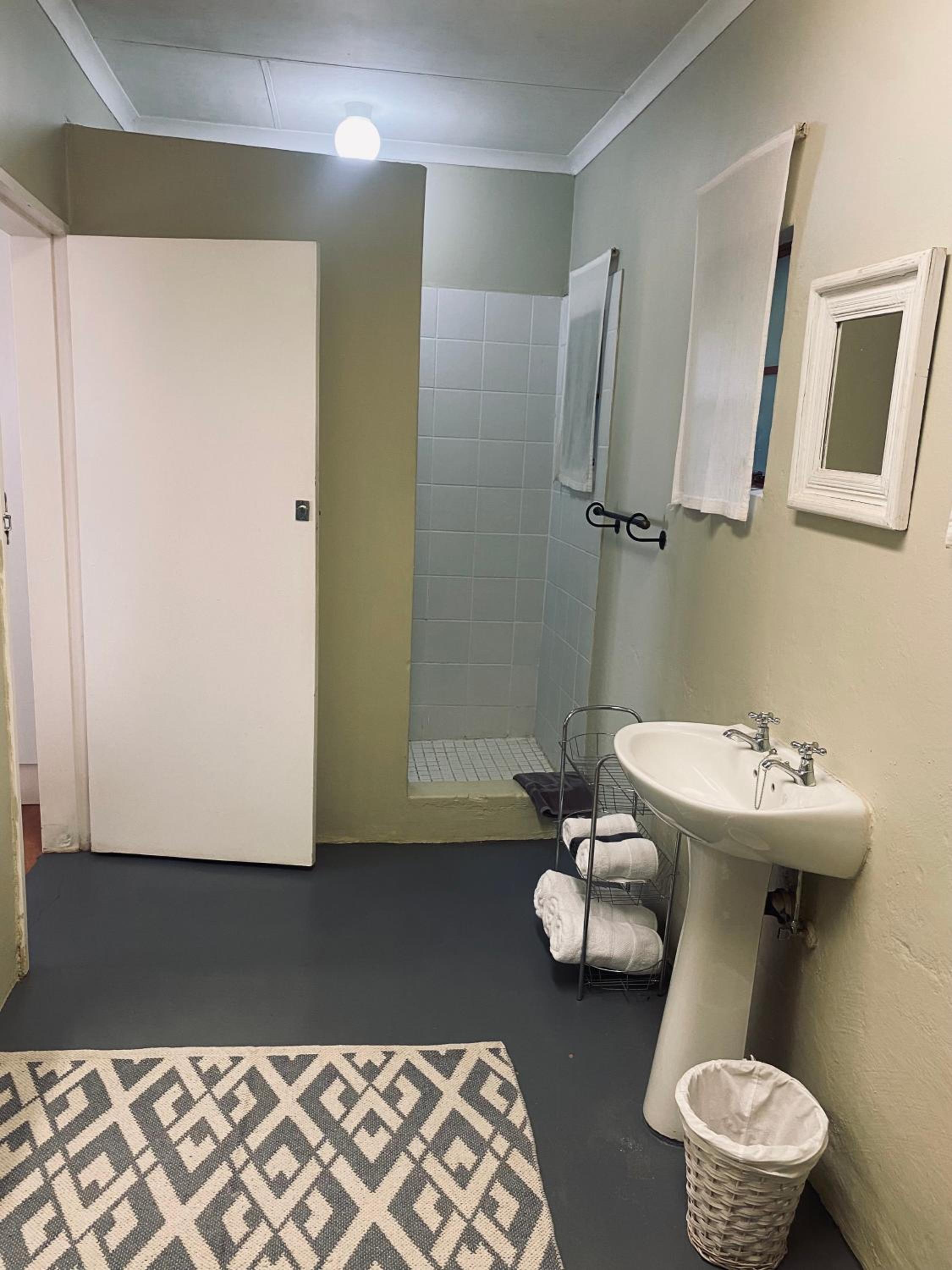 Double or Twin Room with Private Bathroom - Photo 3