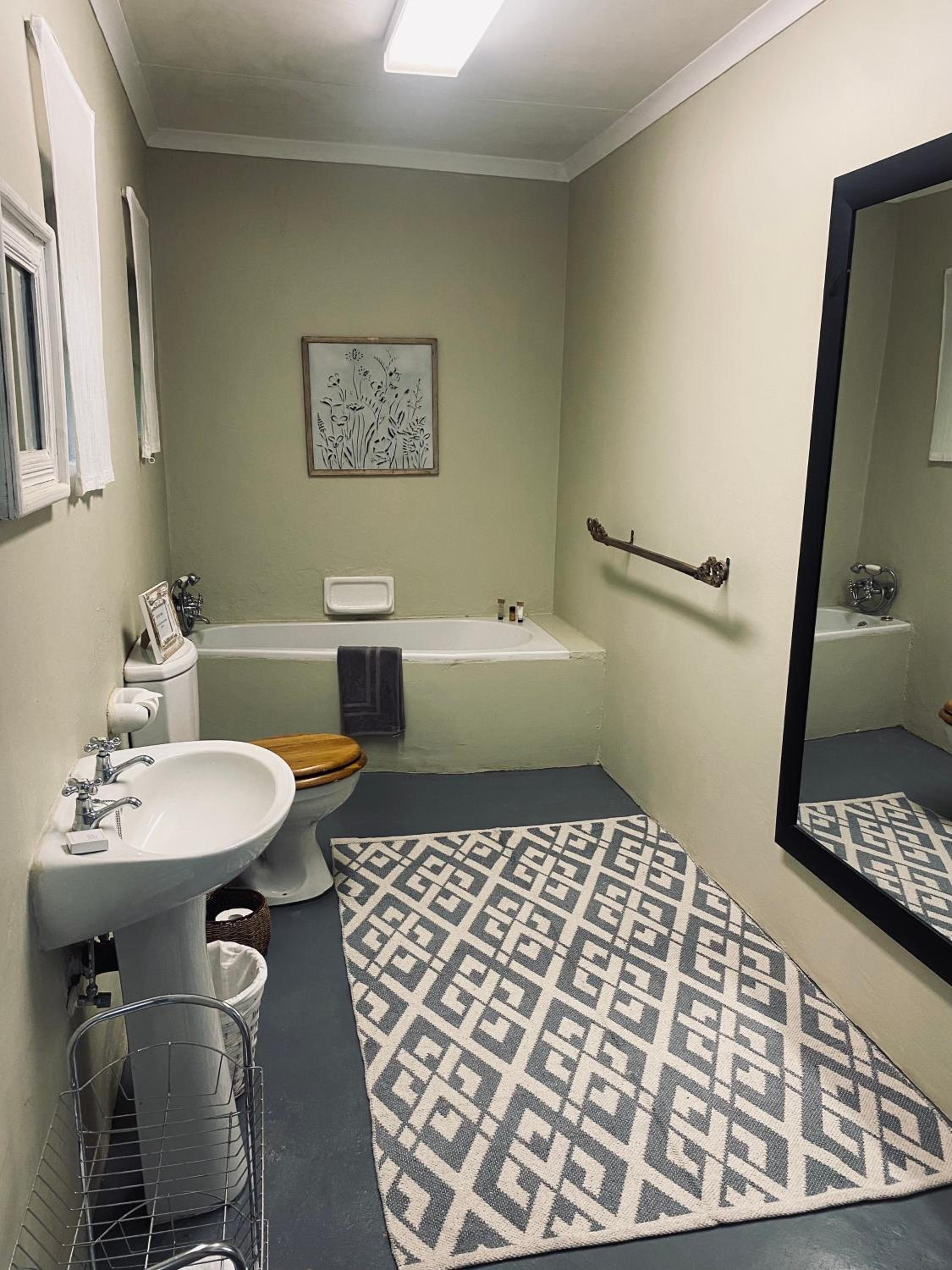 Double or Twin Room with Private Bathroom - Photo 4
