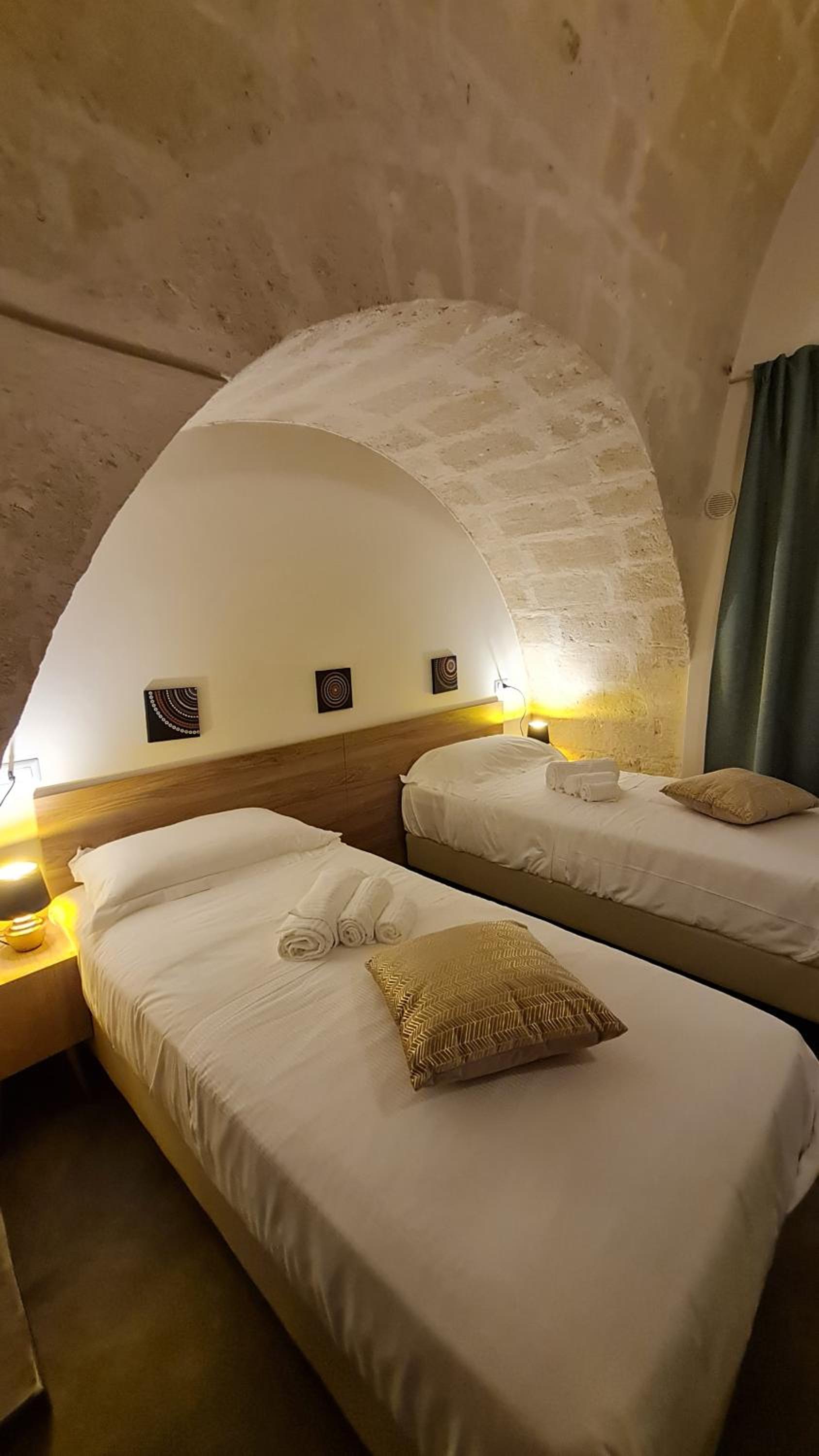 Deluxe Double or Twin Room - Photo 6