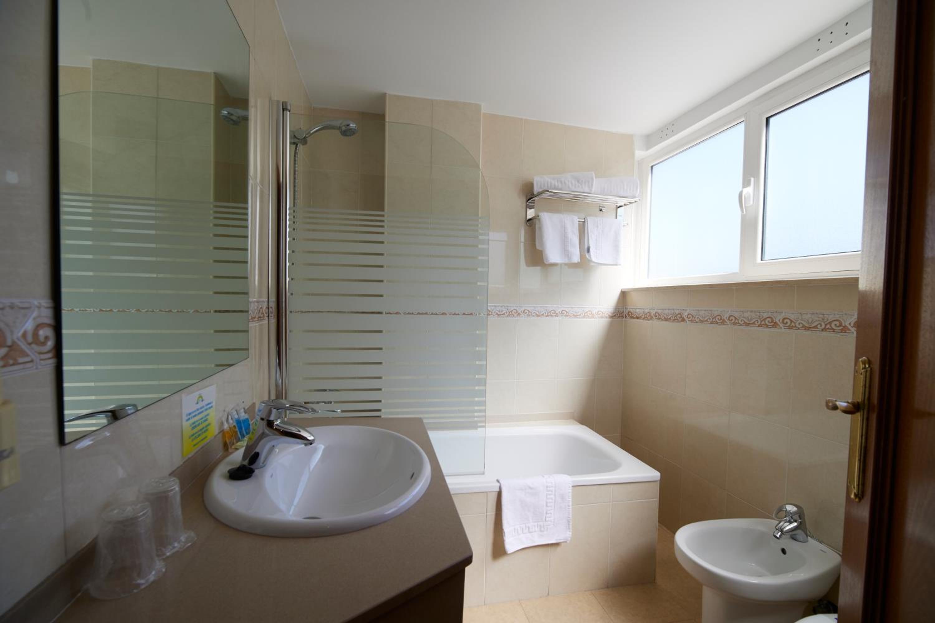 Double Room - Photo 15