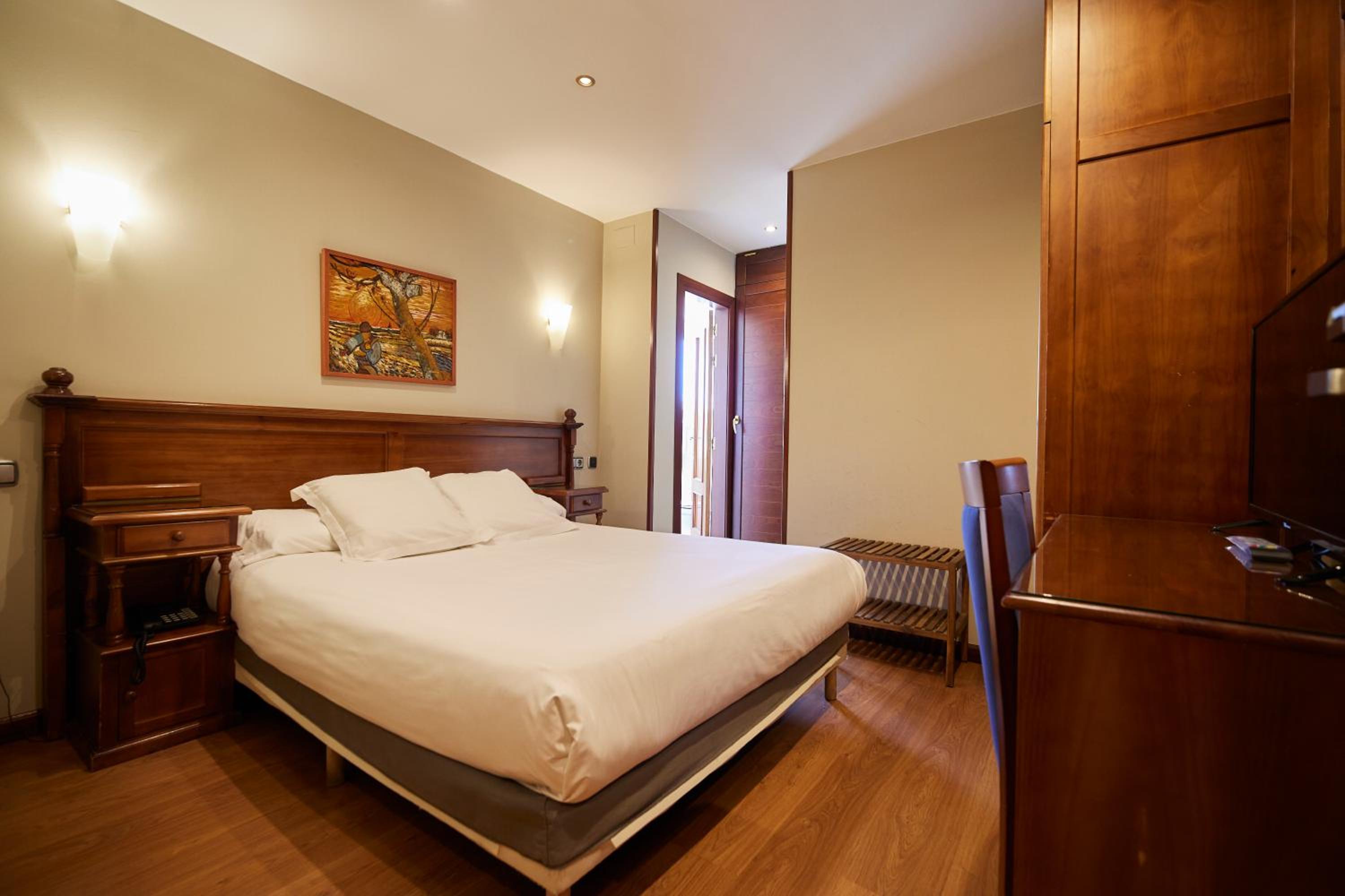Double Room - Photo 17