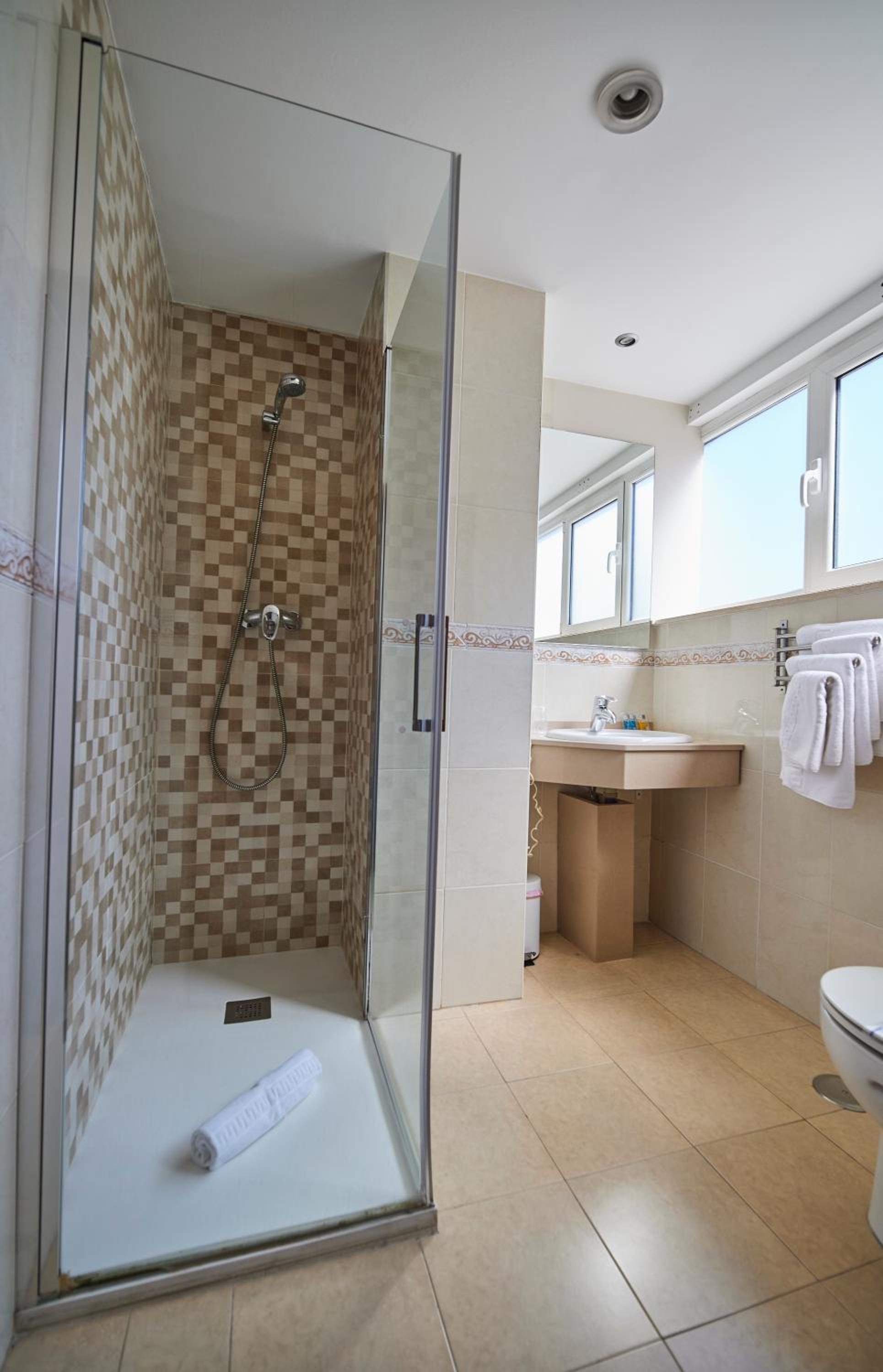 Double Room - Photo 11