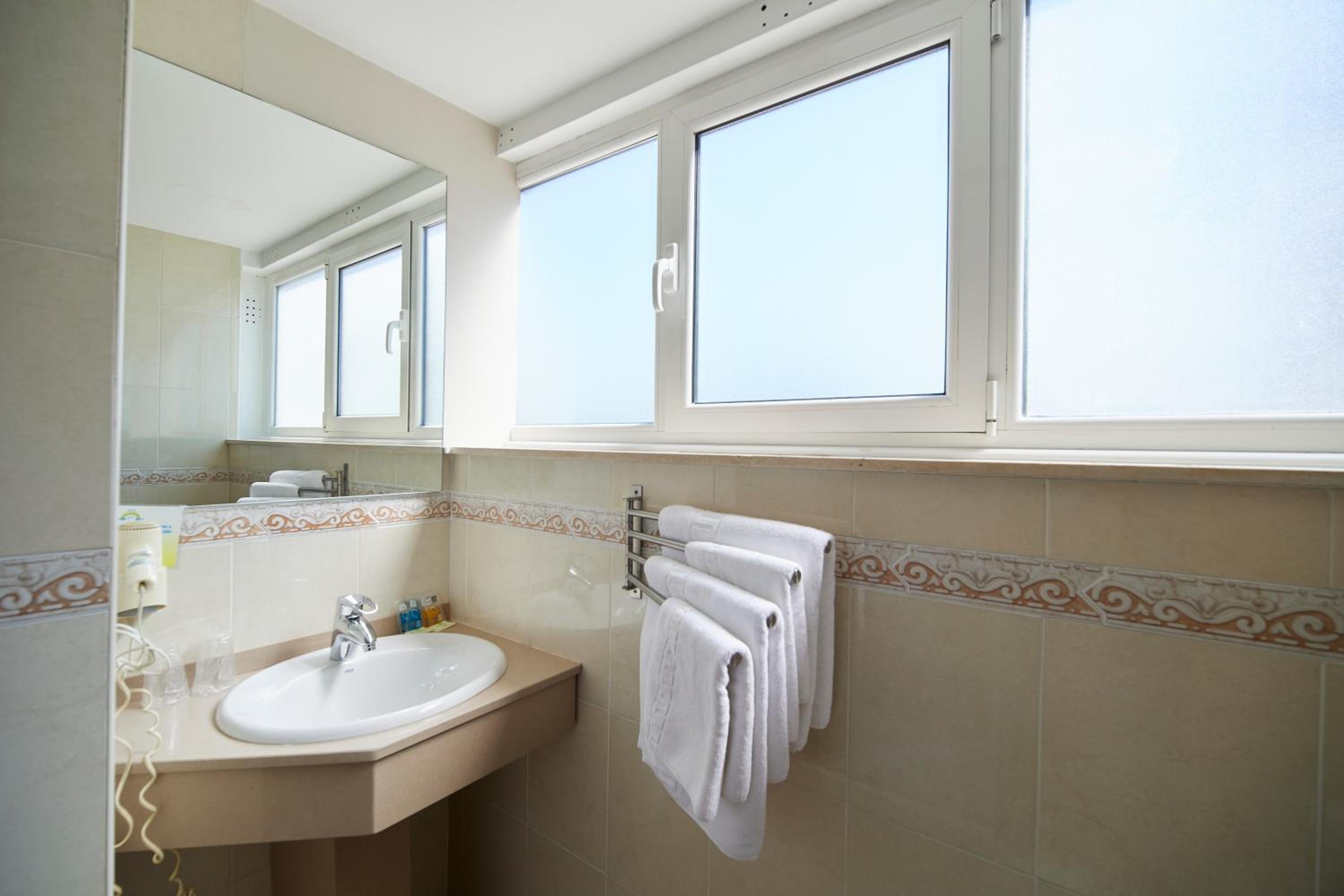 Double Room - Photo 18
