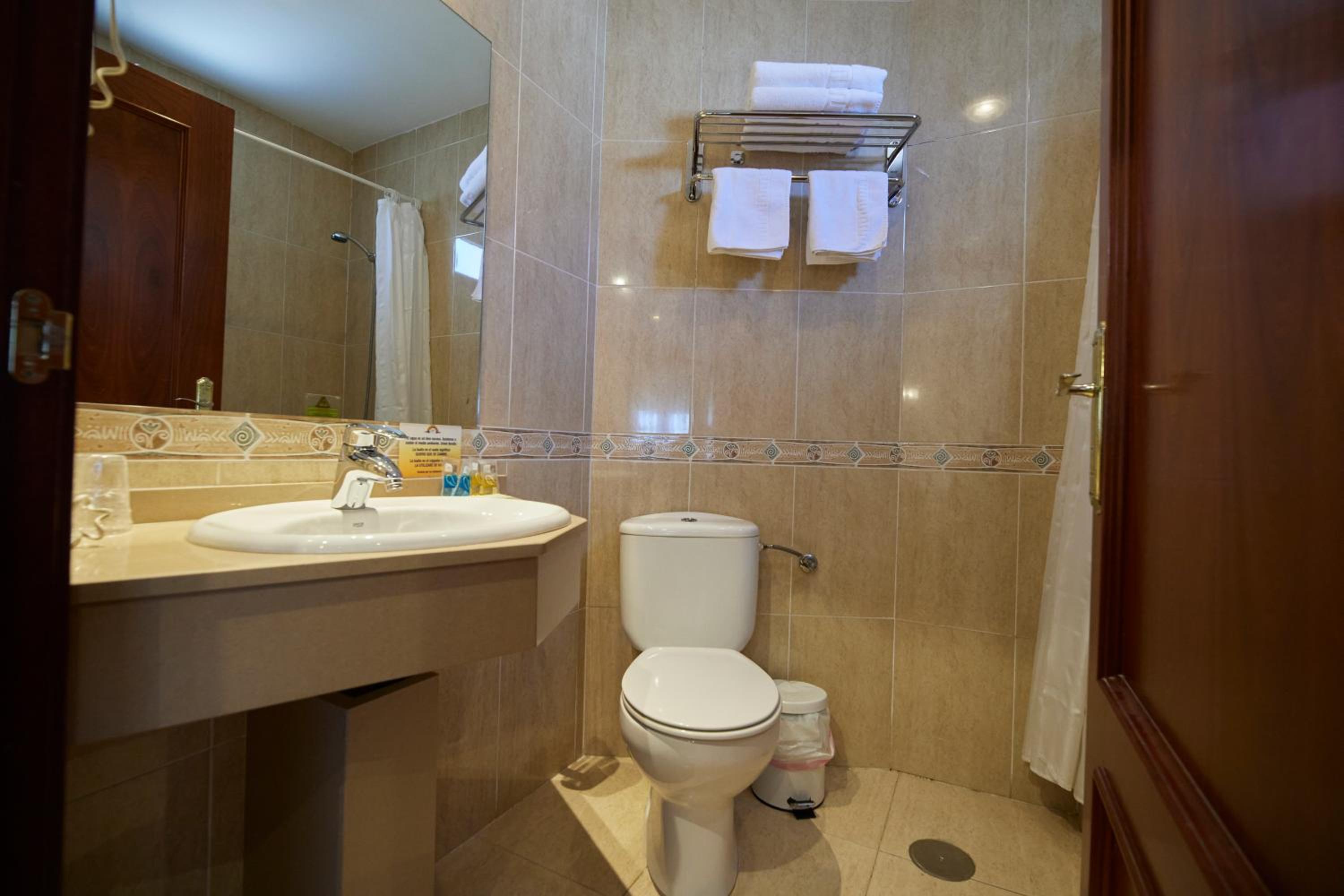 Double Room - Photo 21