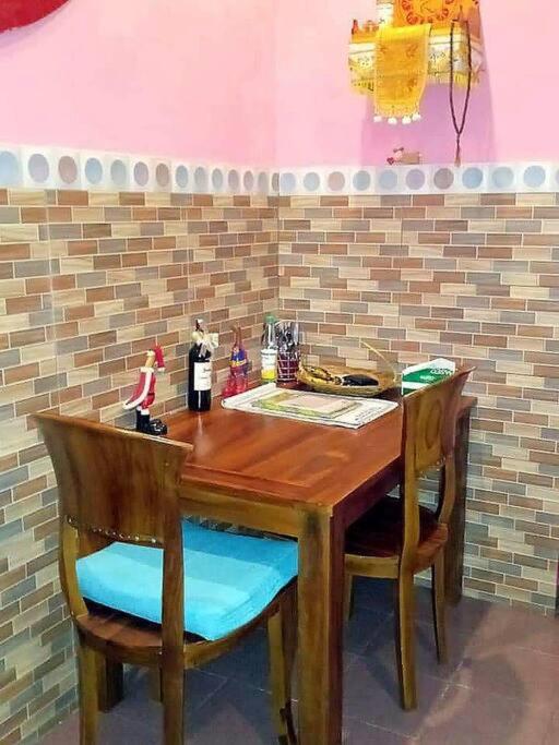 Two-Bedroom House - Photo 2