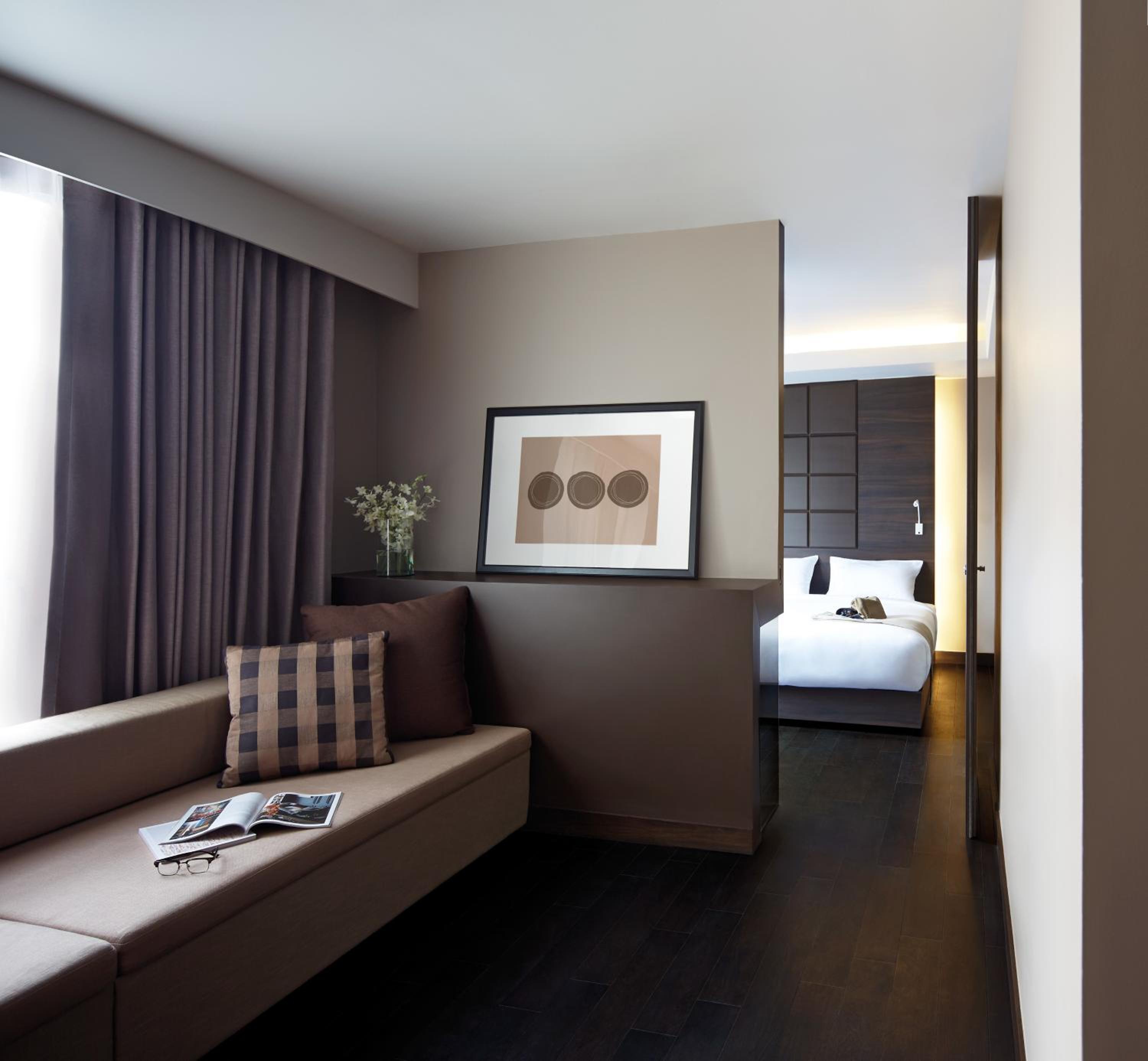 Deluxe King Suite photo 3