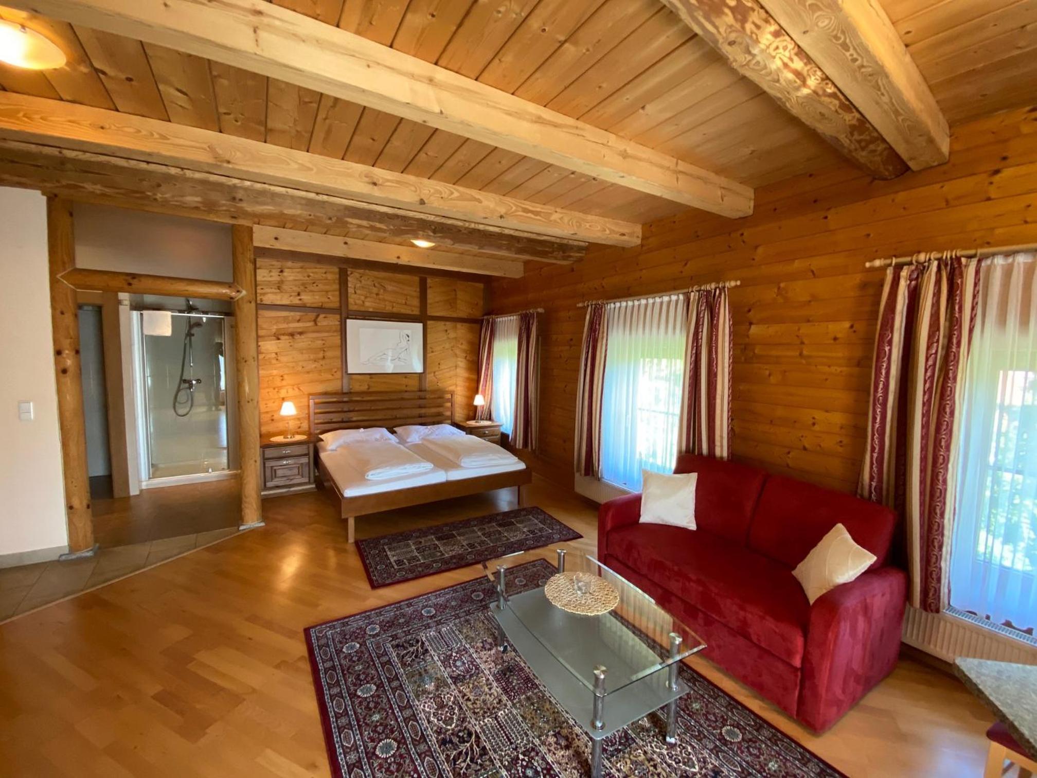 Deluxe Double Room (2 Adults + 1 Child) photo 3