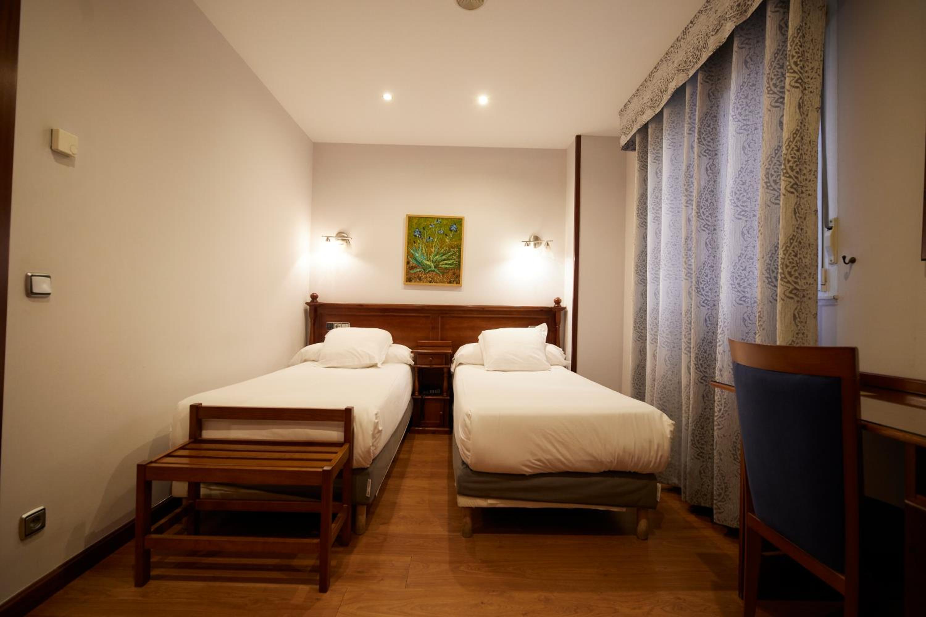 Twin Room - Photo 9