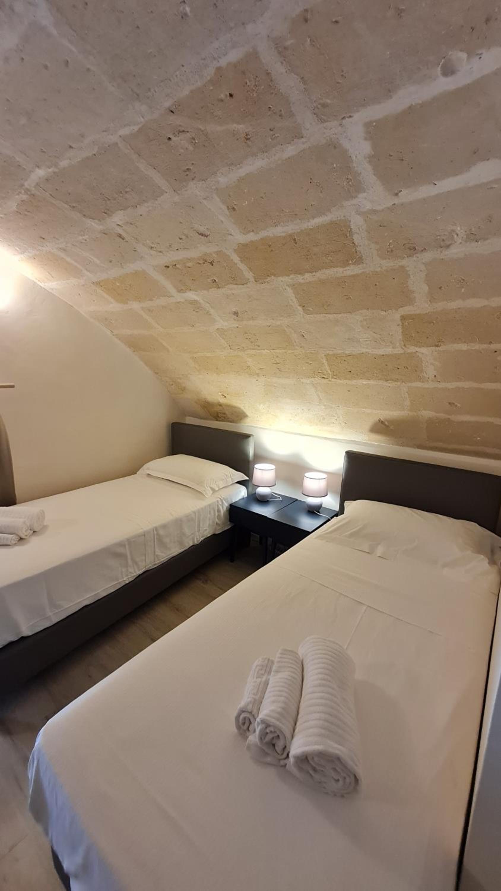 Deluxe Double or Twin Room - Photo 9