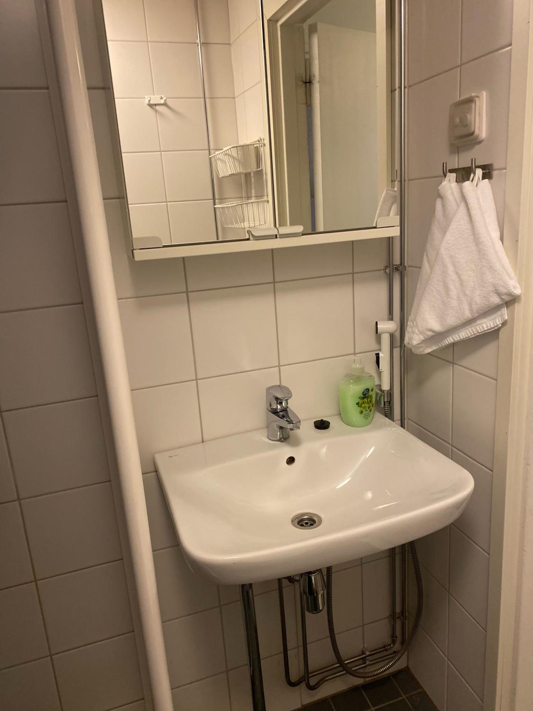 One-Bedroom Apartment - Photo 3