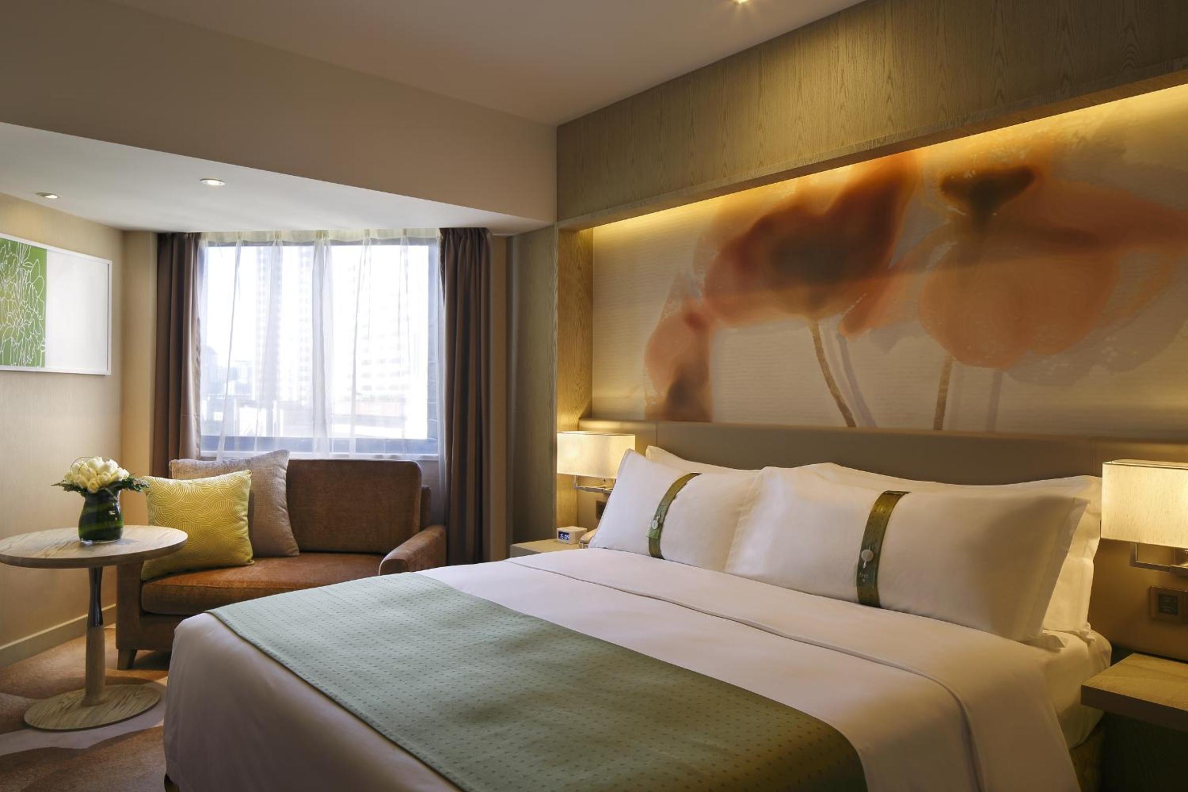 Standard King Room - Photo 9