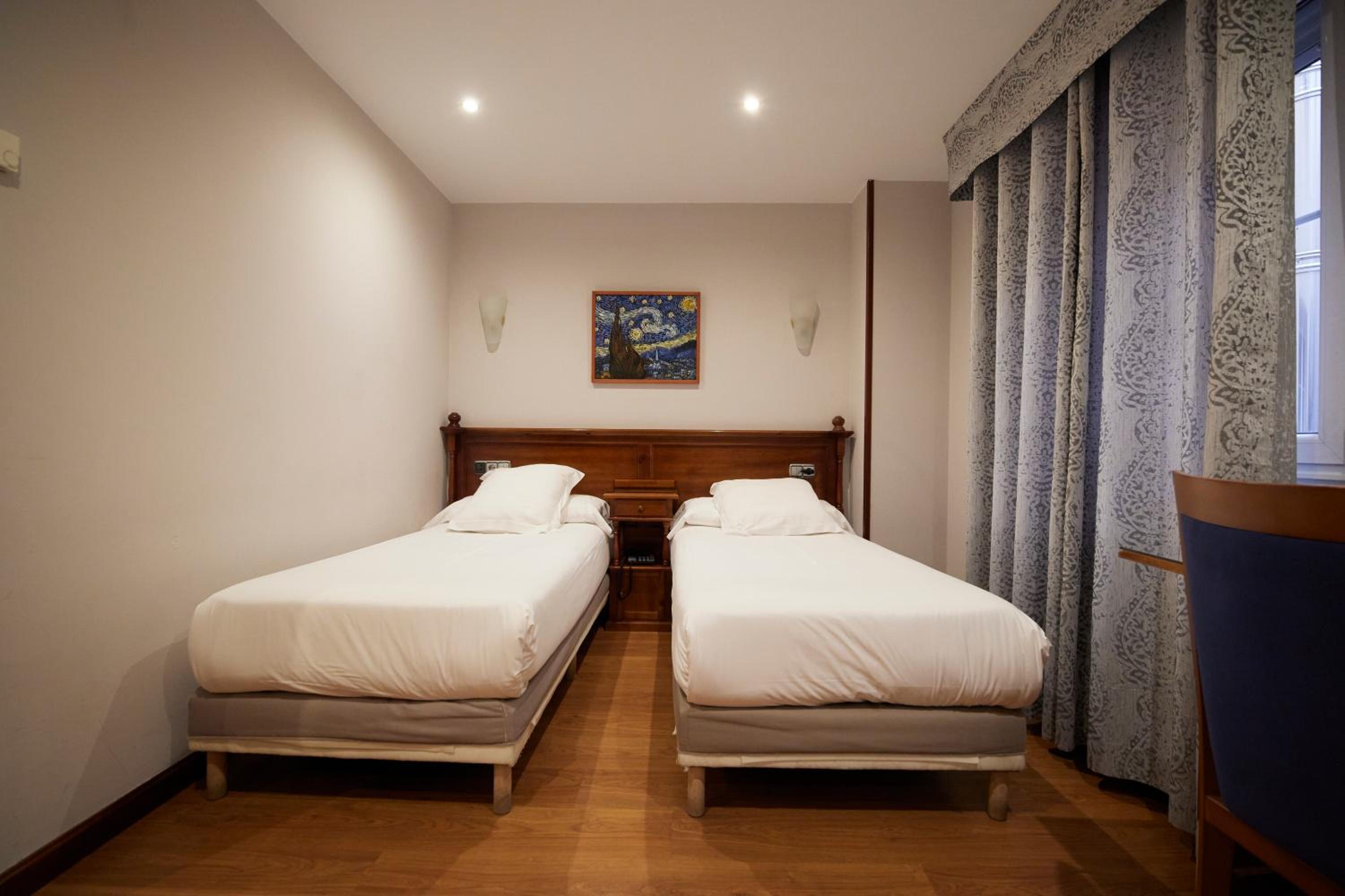 Twin Room - Photo 5