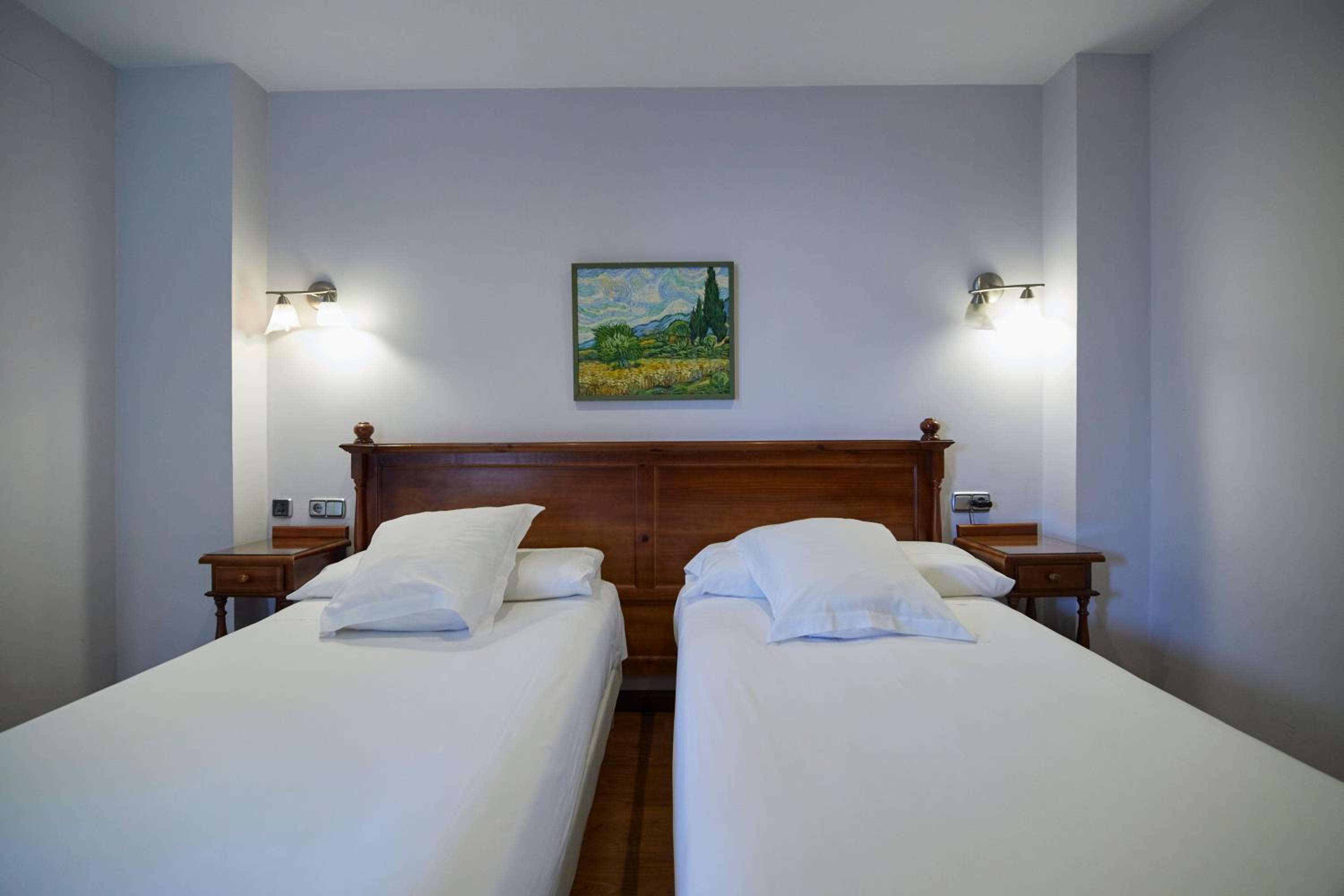 Twin Room - Photo 6