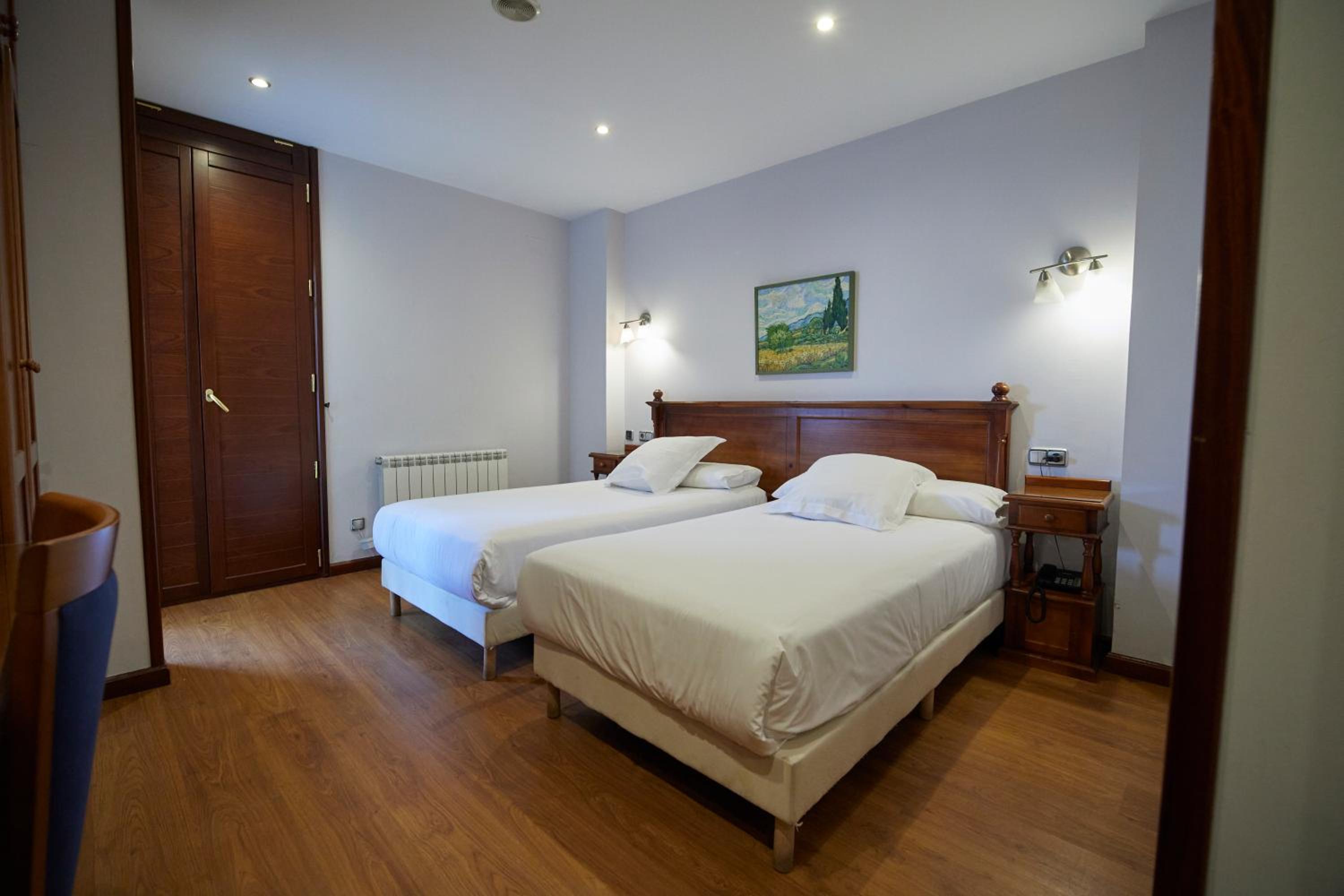 Twin Room - Photo 7