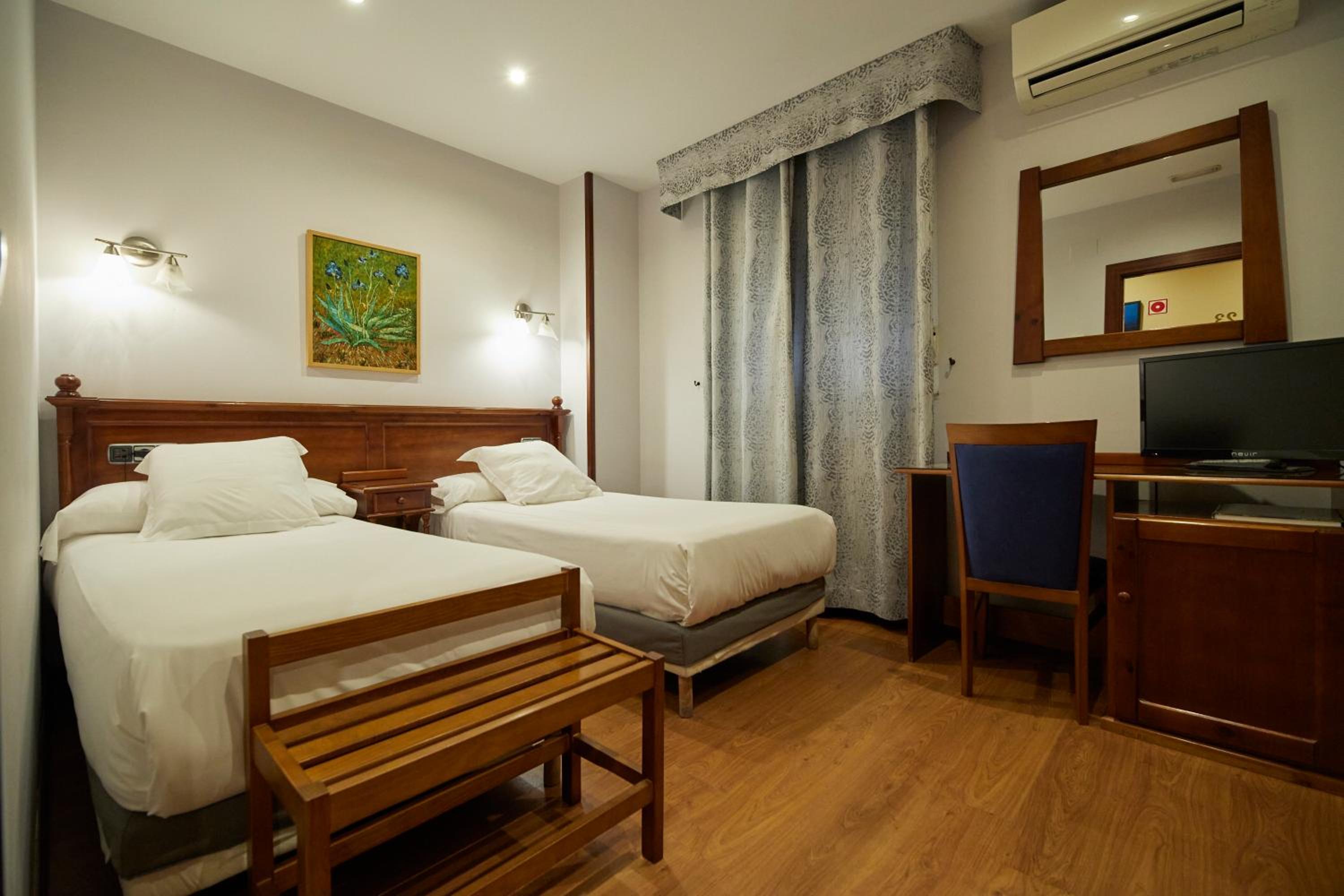 Twin Room - Photo 1