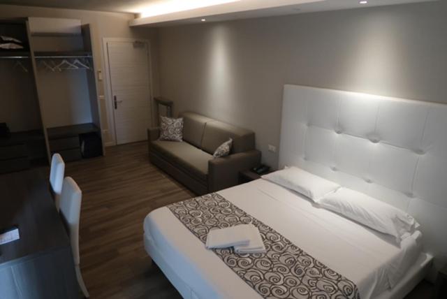 Deluxe Family Room photo 1