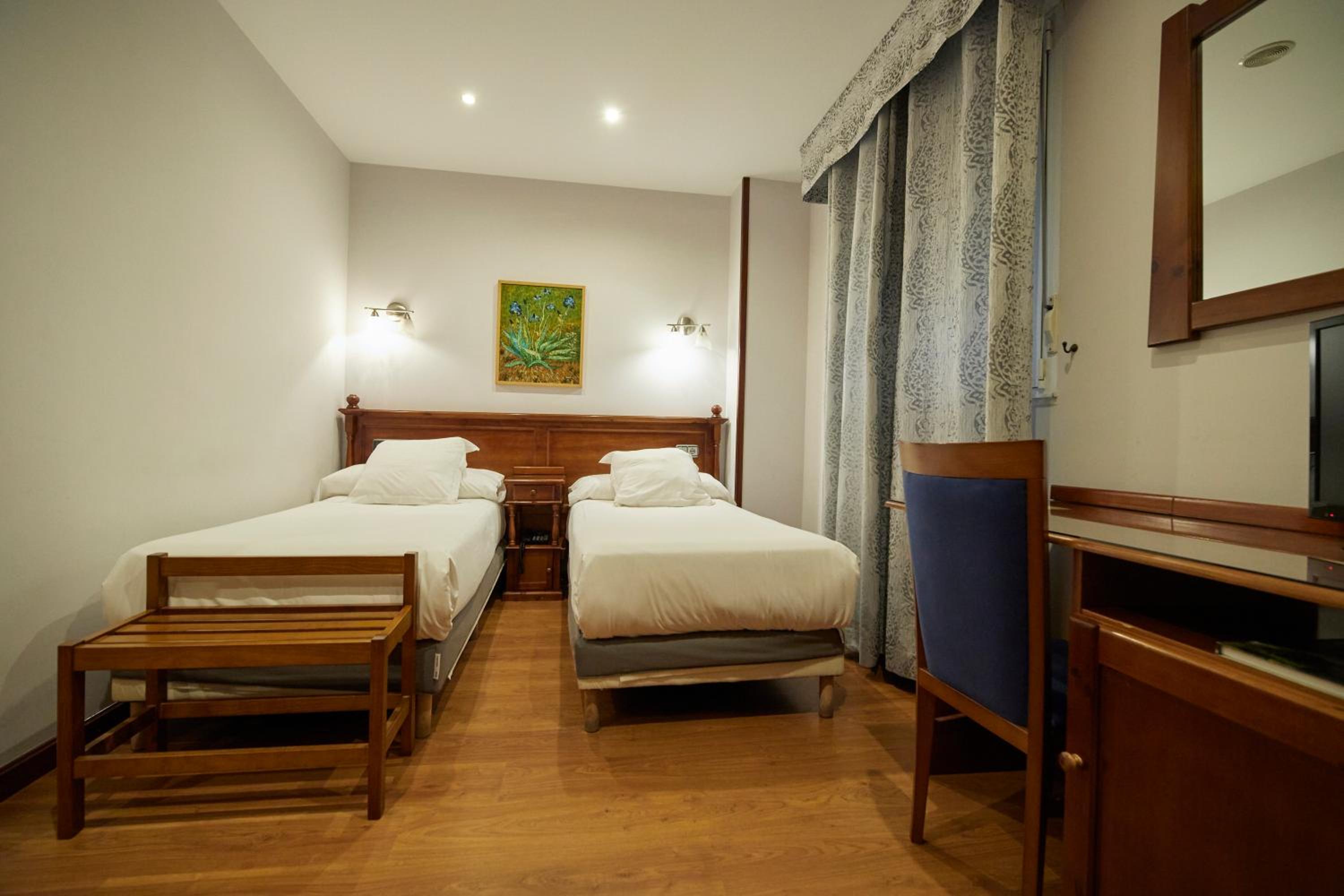 Twin Room - Photo 14