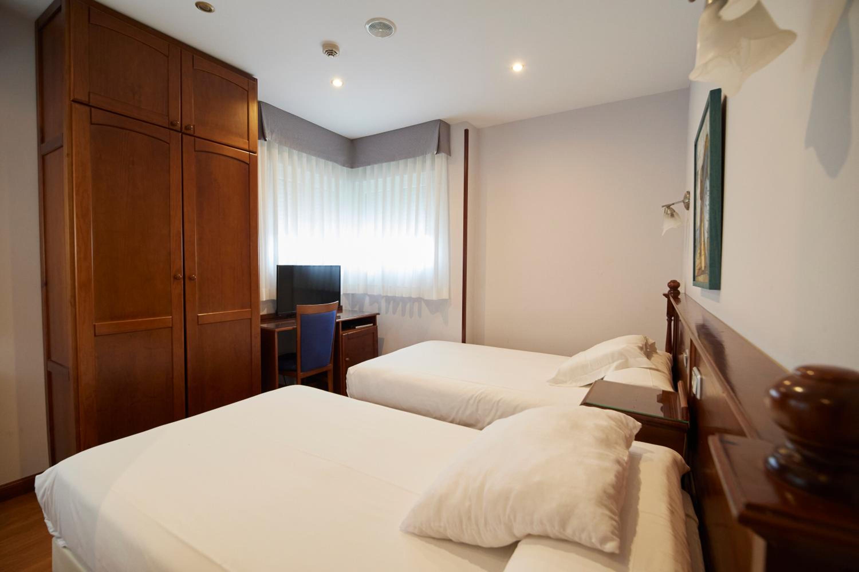 Twin Room - Photo 2
