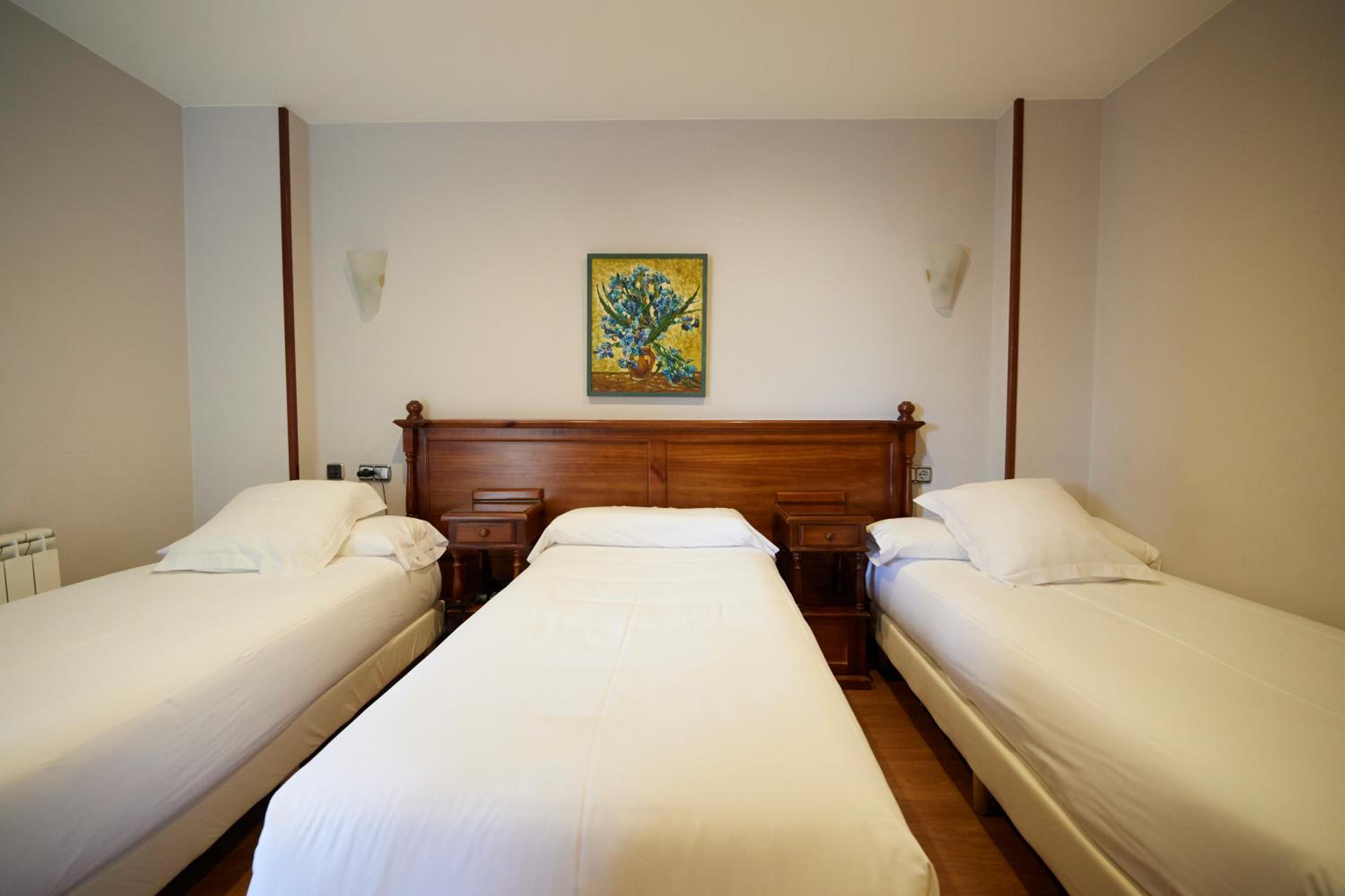 Superior Twin Room with Spa Bath - Photo 7