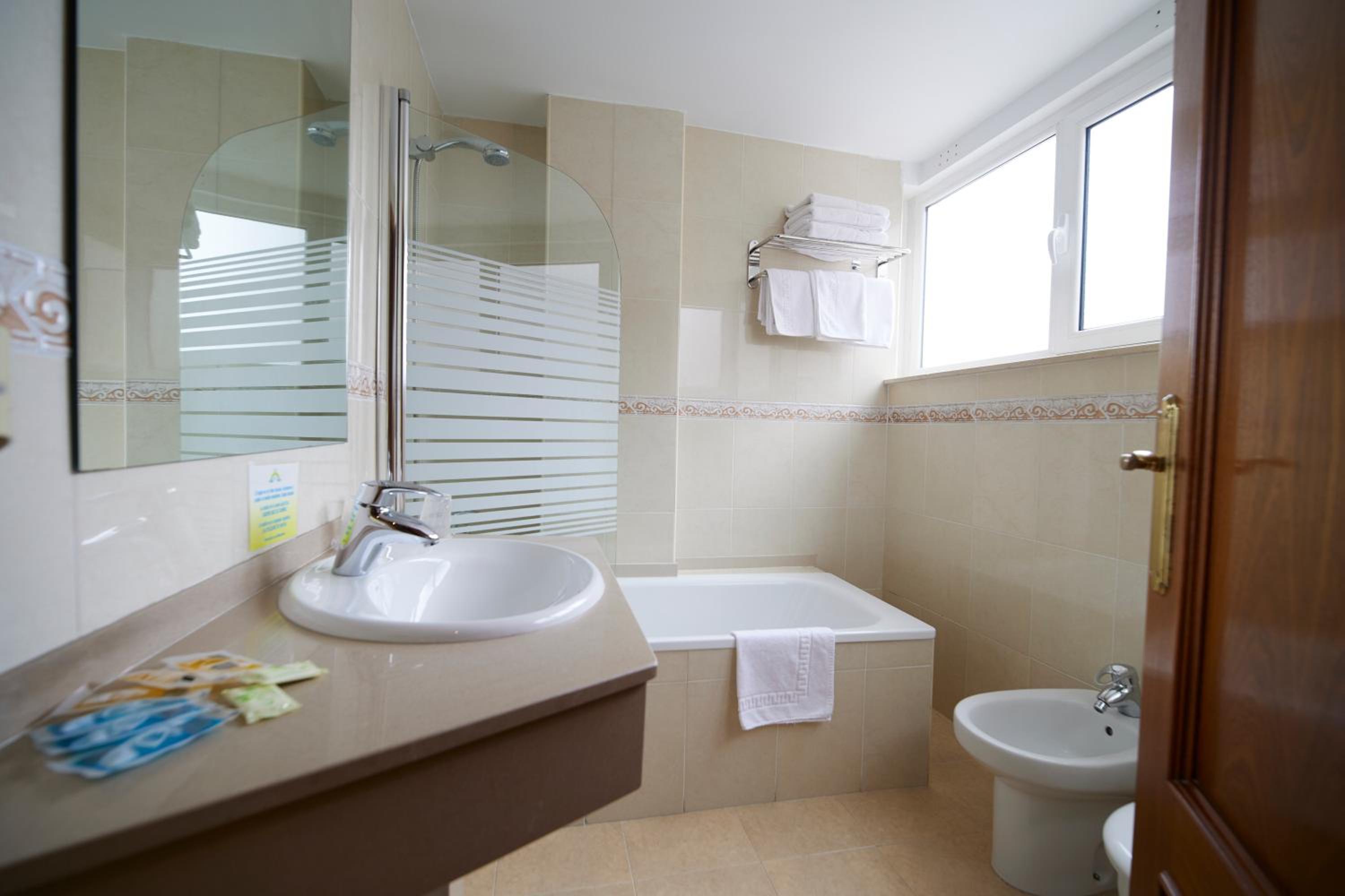 Triple Room - Photo 5