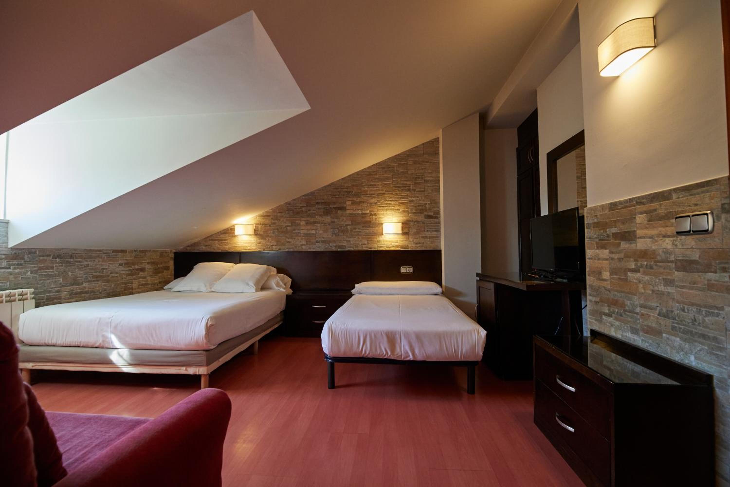 Habitación familiar con bañera de hidromasaje (2 adultos + 1 niño)