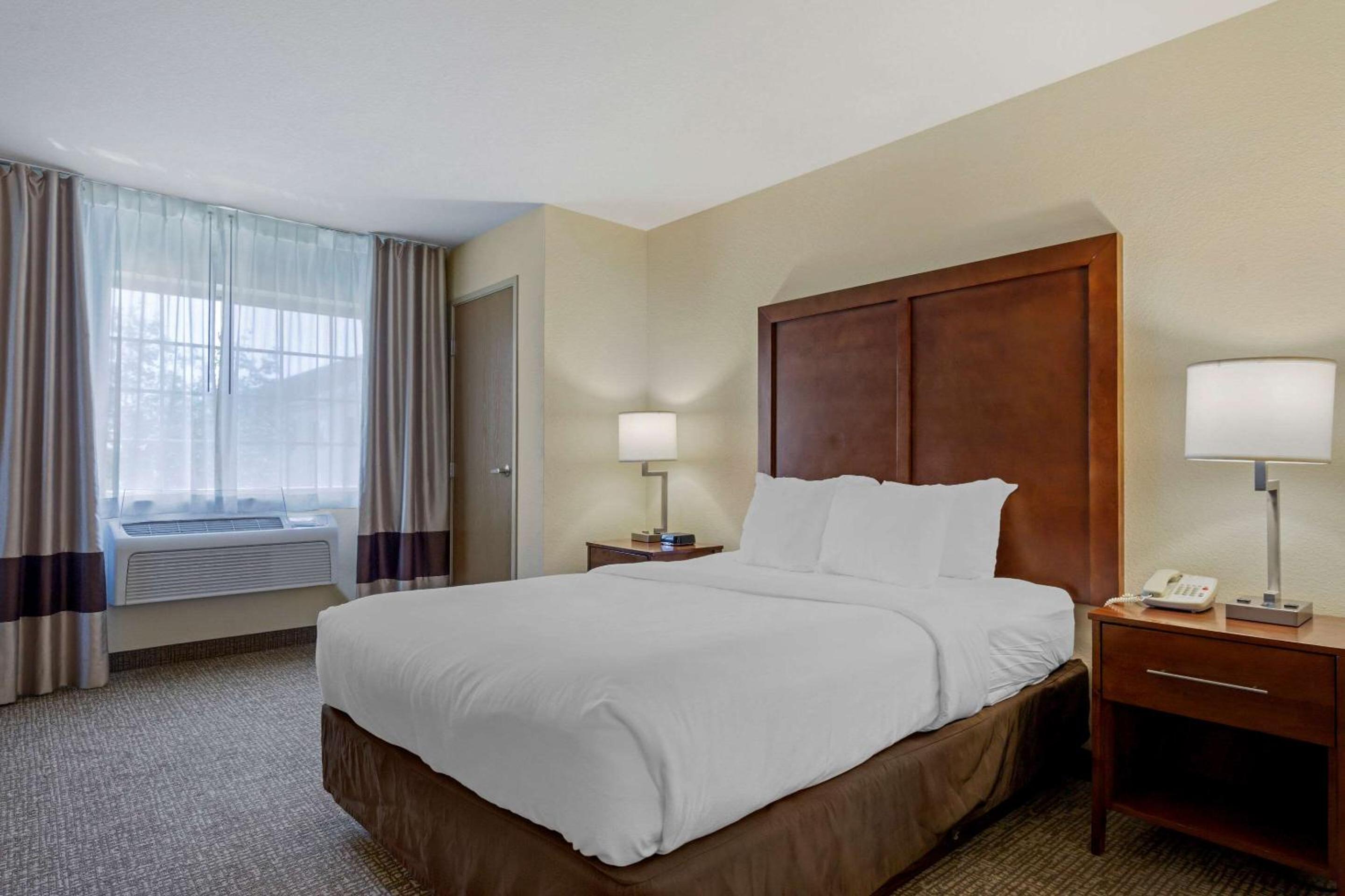 Deluxe Family Suite - Photo 3