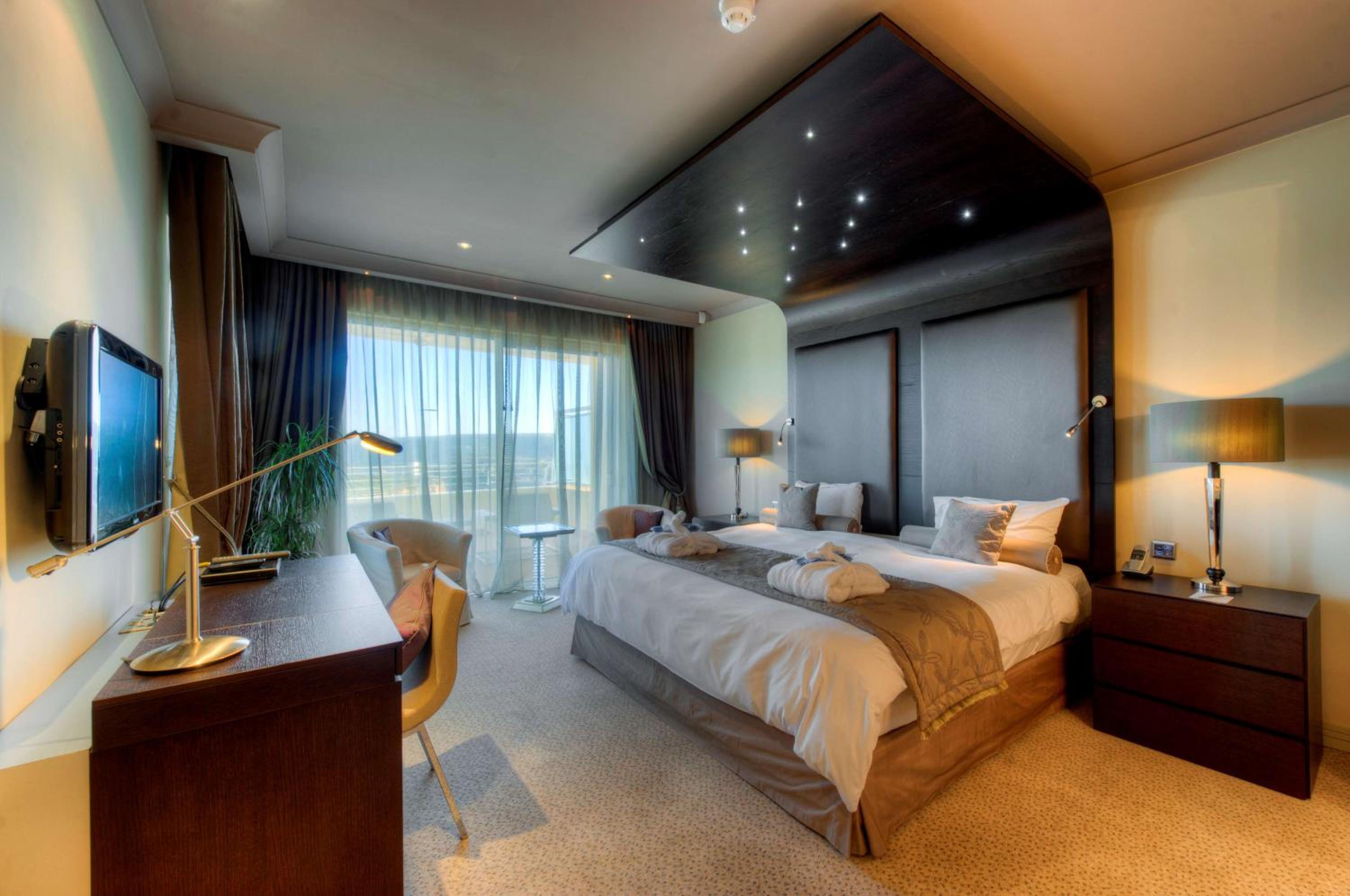 Premium Suite with Sea View - Photo 10
