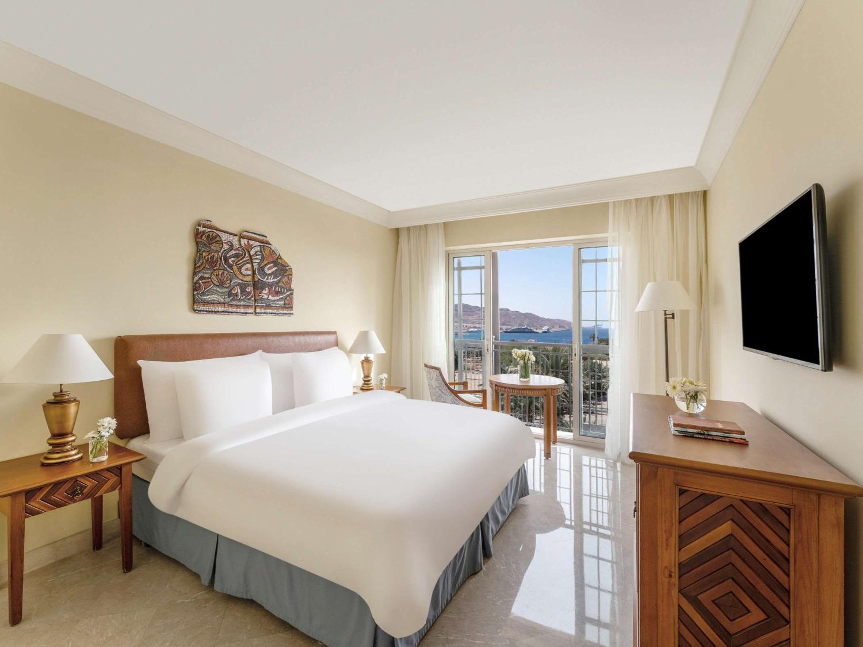 Superior King Room with Sea View - Photo 2