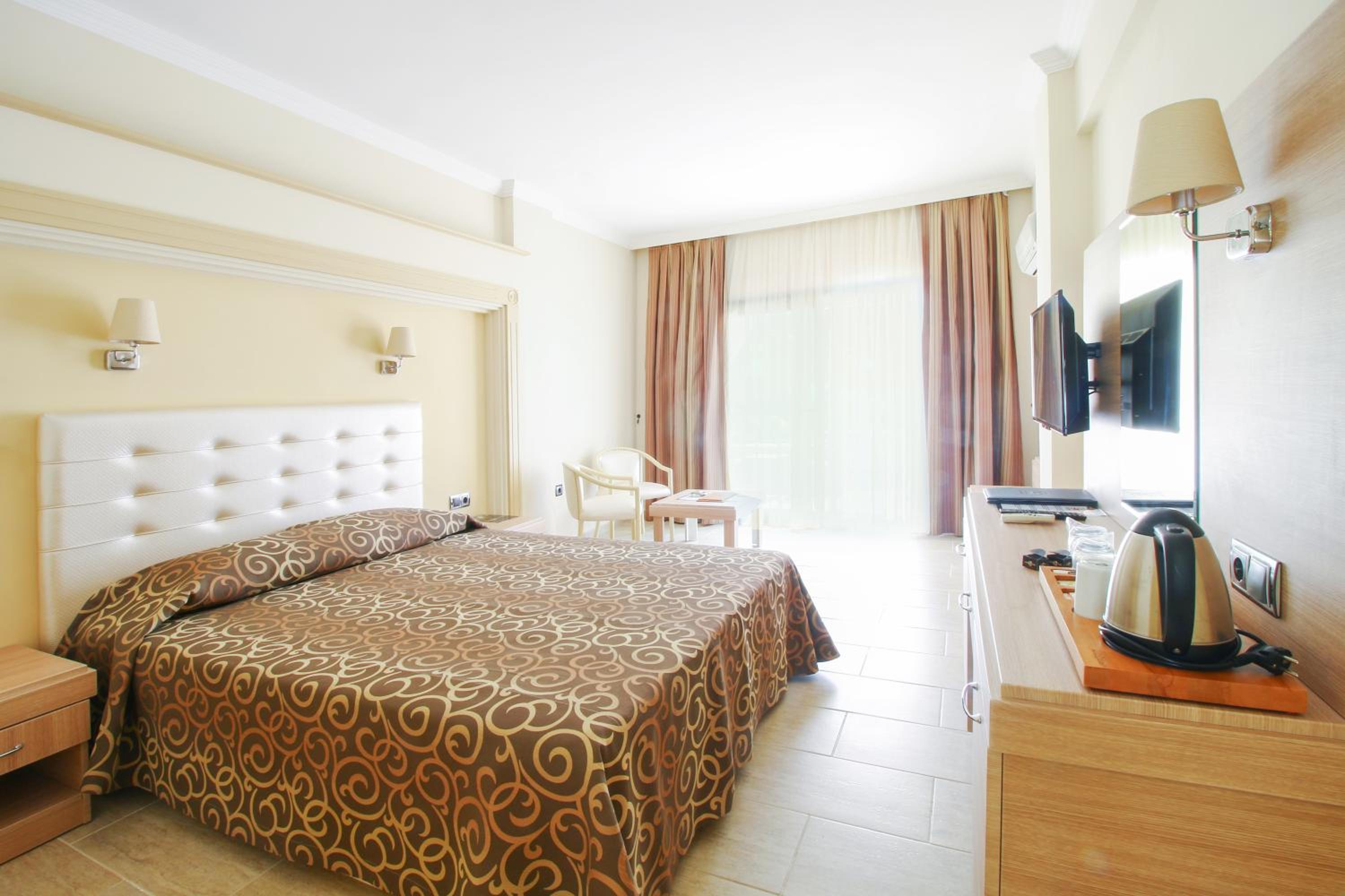 Standard Double or Twin Room with Land View - Photo 5