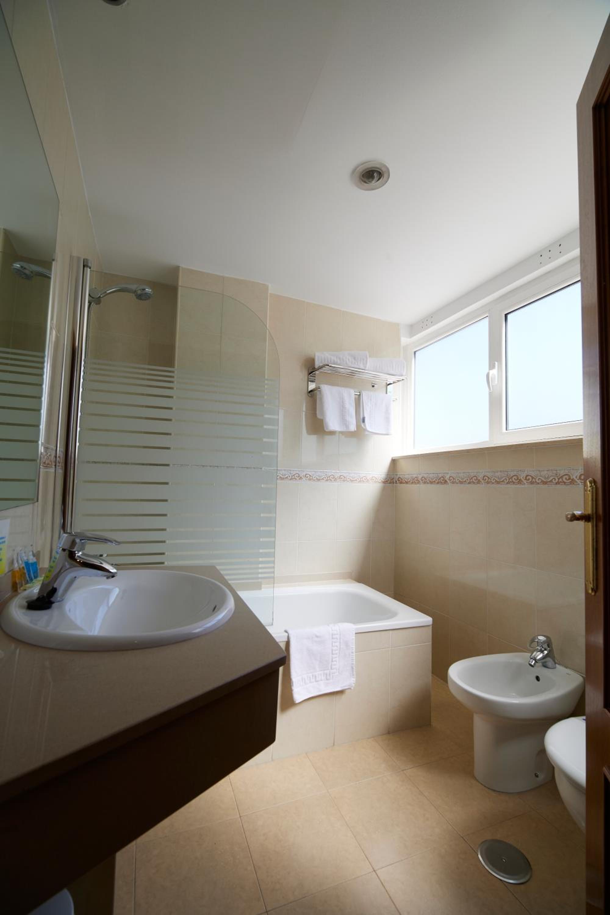 Double or Twin Room (Parking Included)