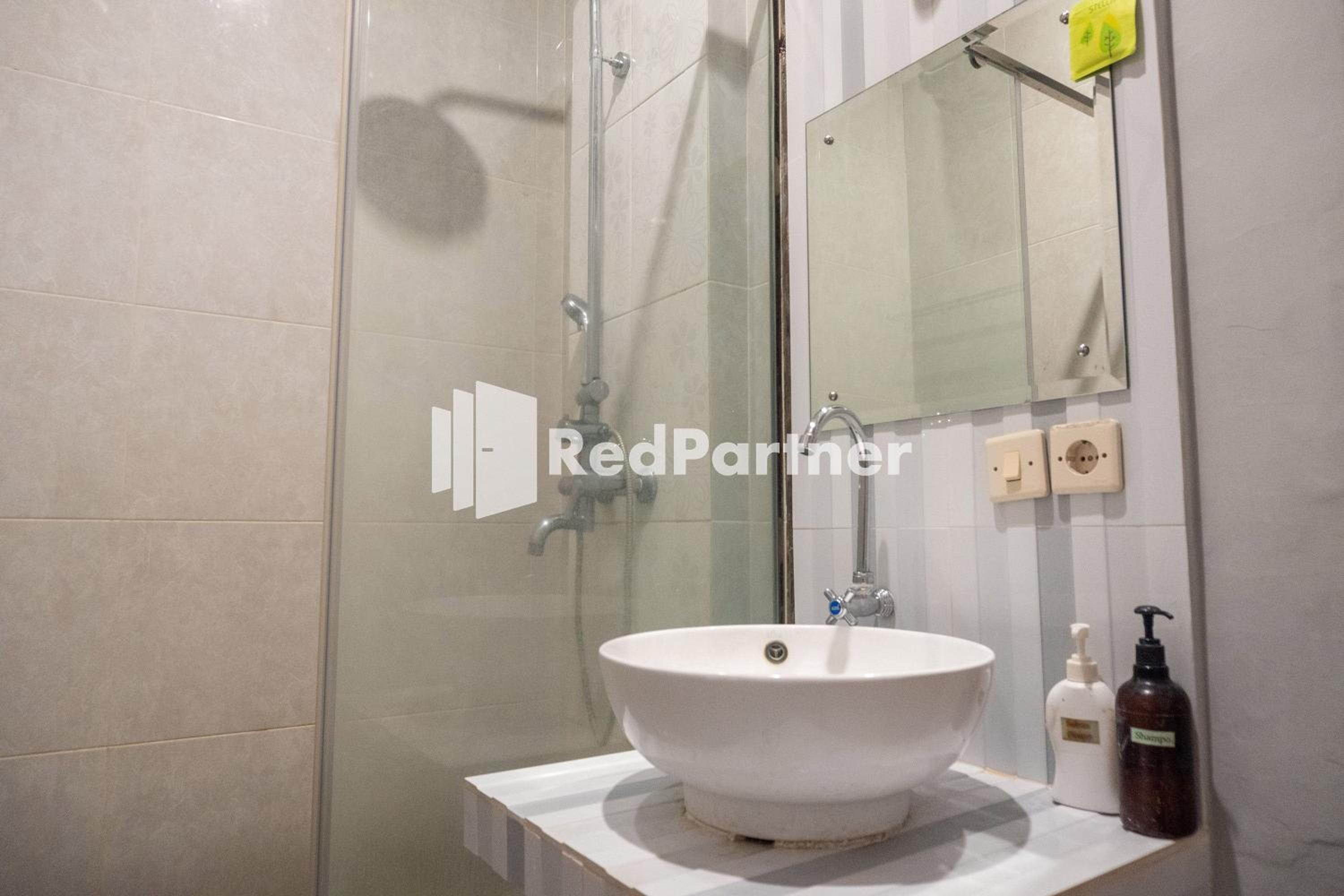 Standard Double Room - Photo 12