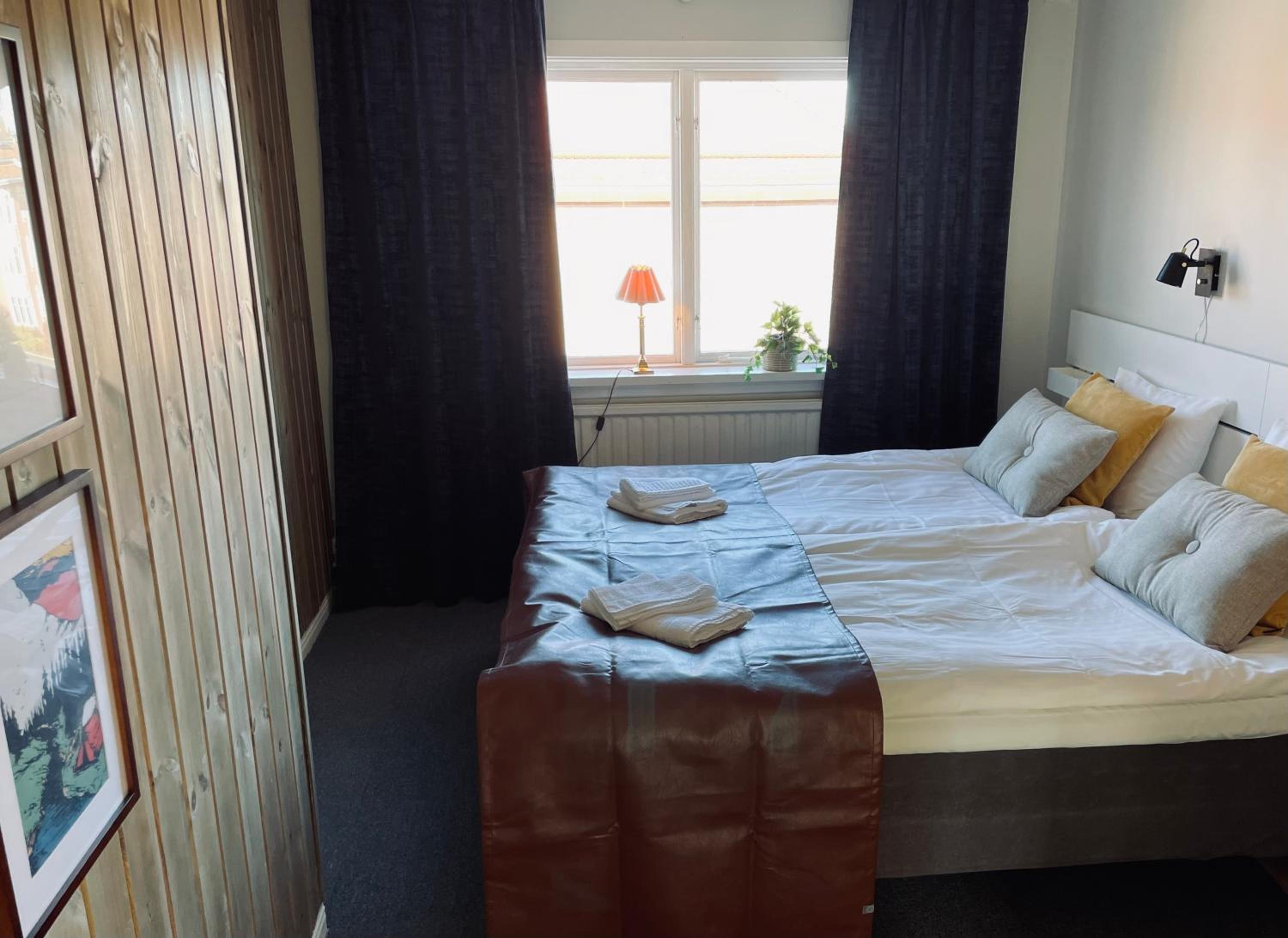 Standard Twin Room - Photo 1