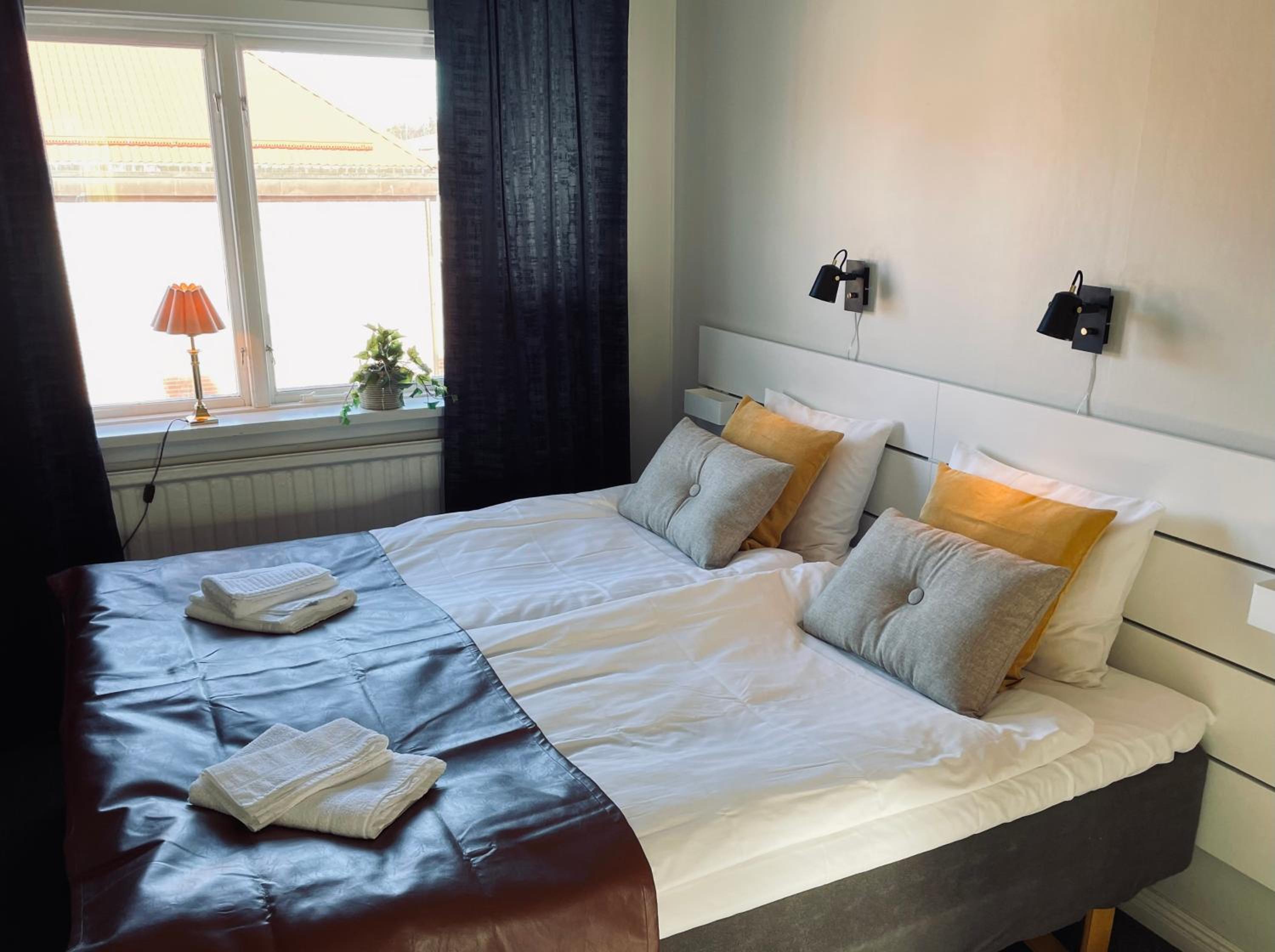 Standard Twin Room - Photo 4