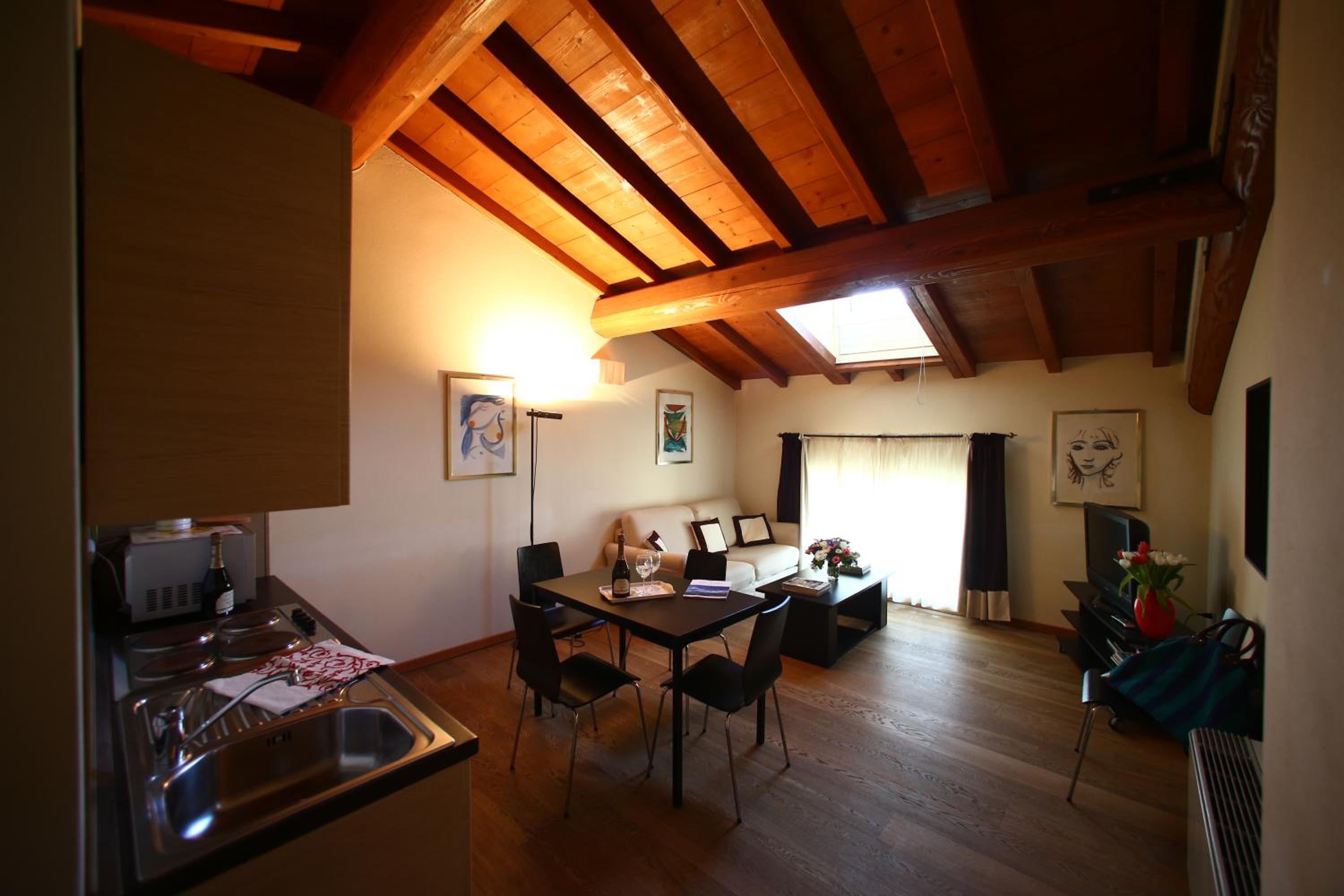 One-Bedroom Apartment photo 2