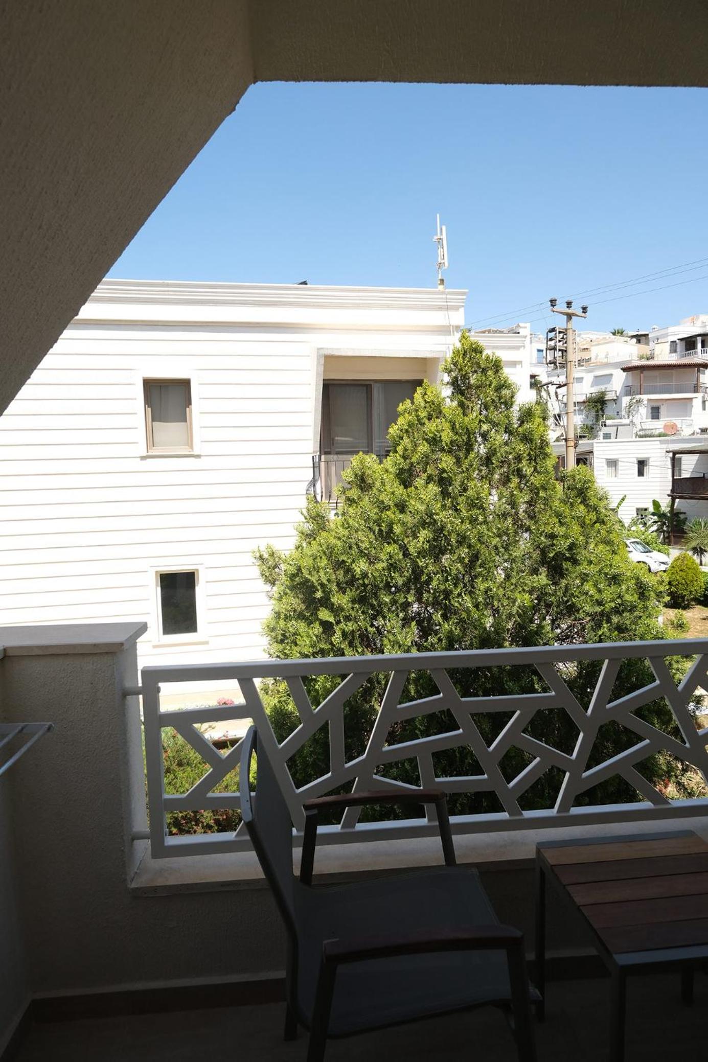 Standard Double or Twin Room with Land View - Photo 3
