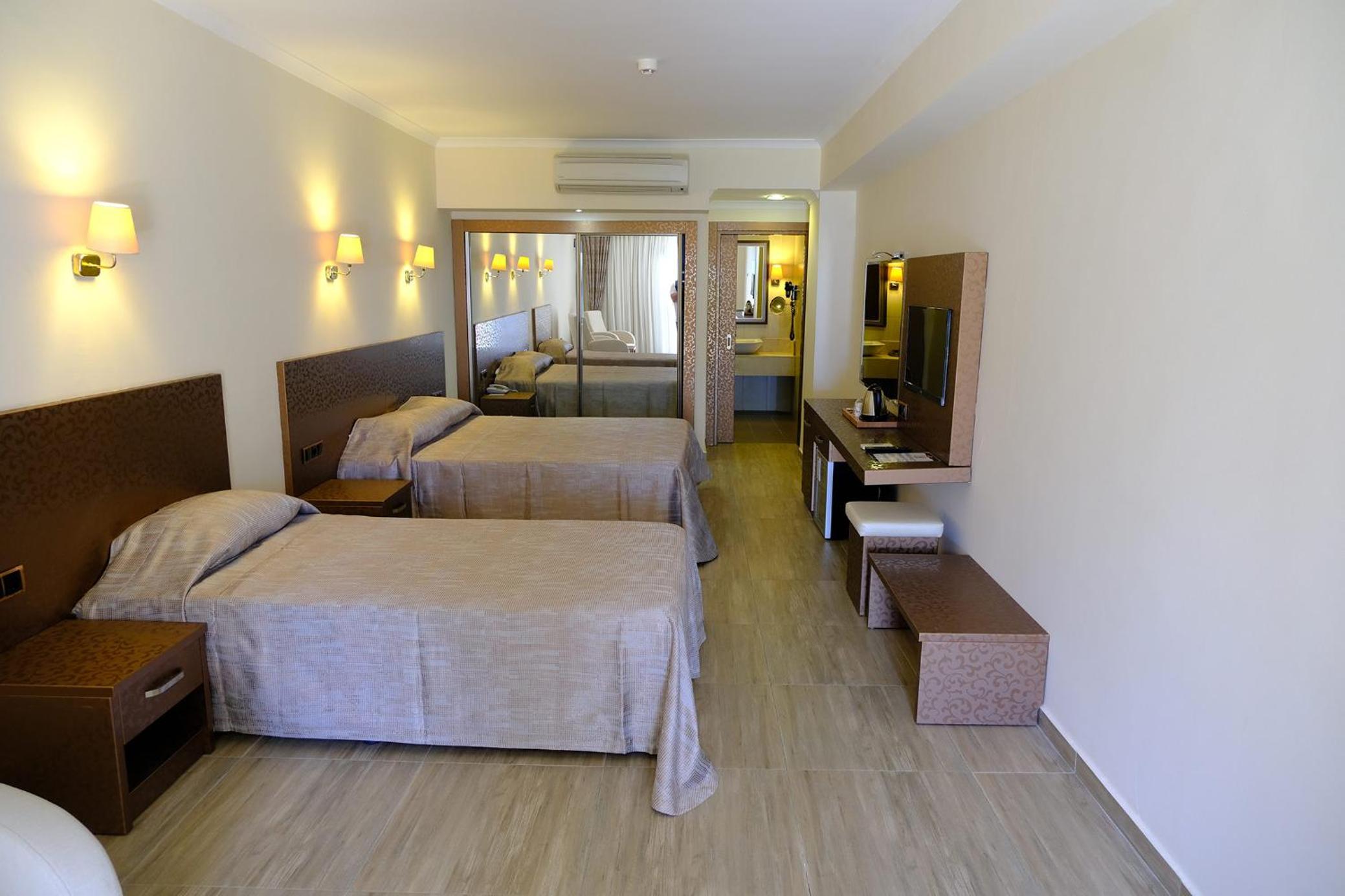 Deluxe Beach Front Room with Garden View - Photo 4