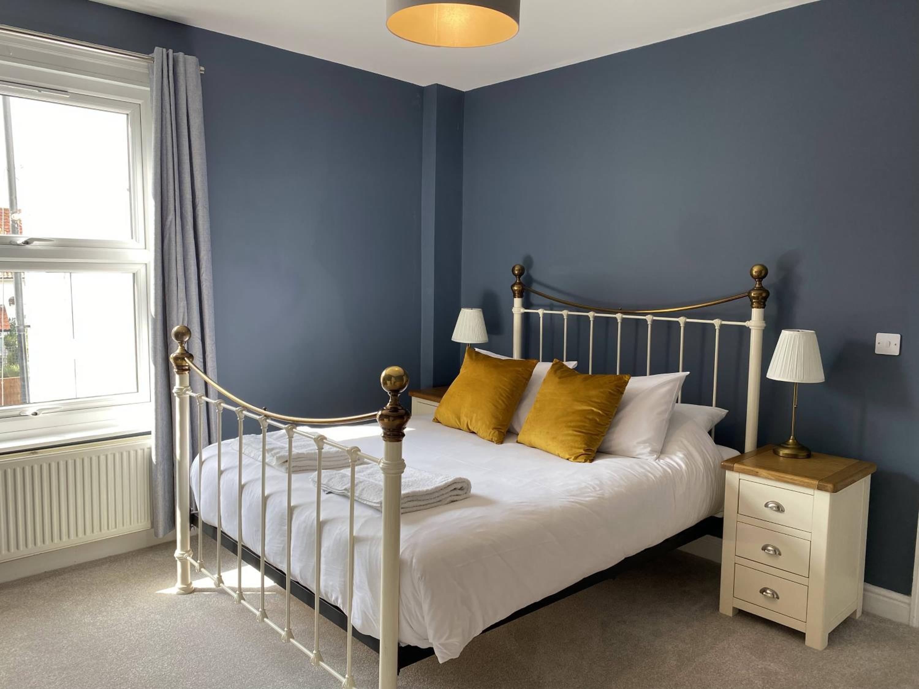 Six-Bedroom House photo 1
