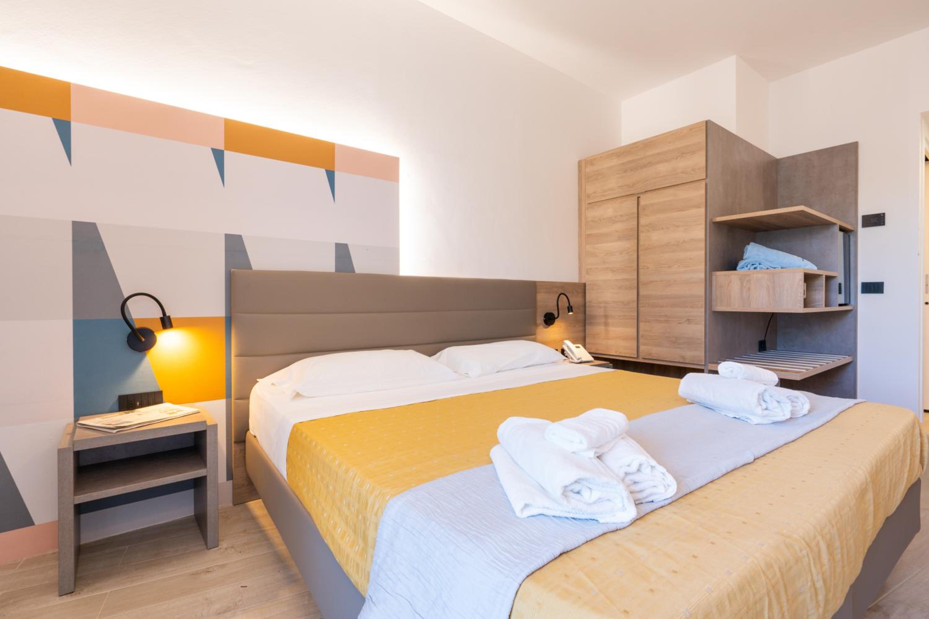 Deluxe Triple Room With Sea View photo 2