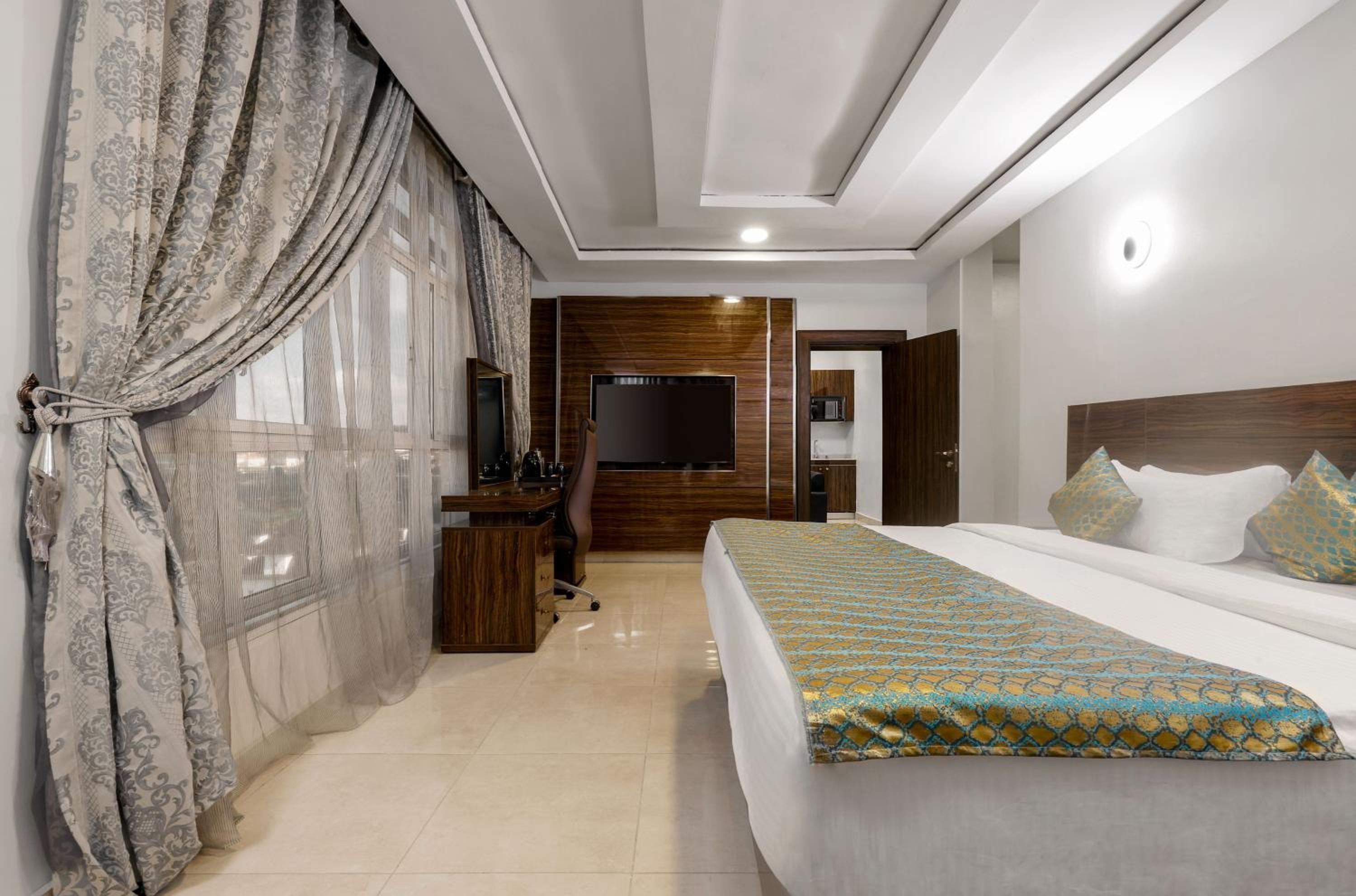 Standard King Room photo 2