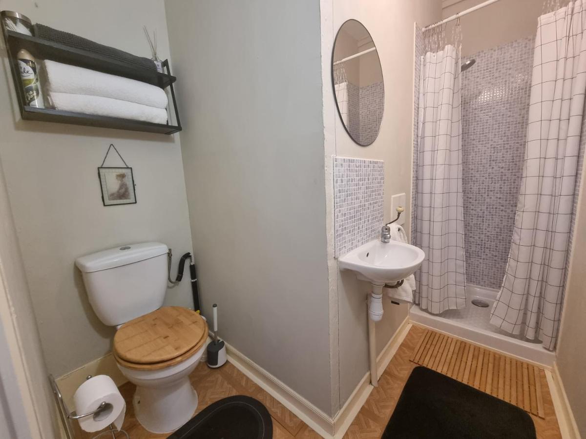 Large Double Room - Photo 2