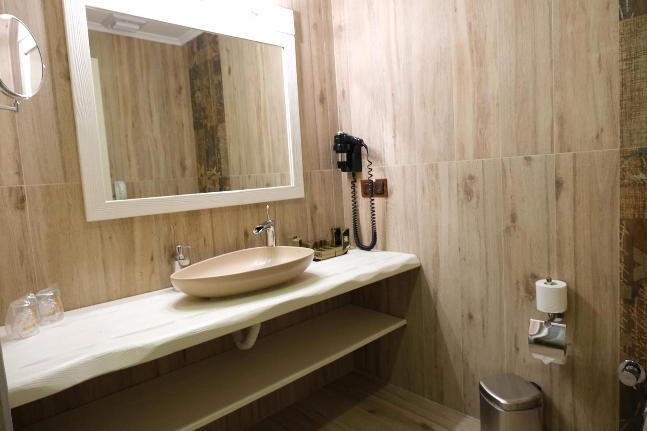 Suite with Direct Sea View - Photo 6