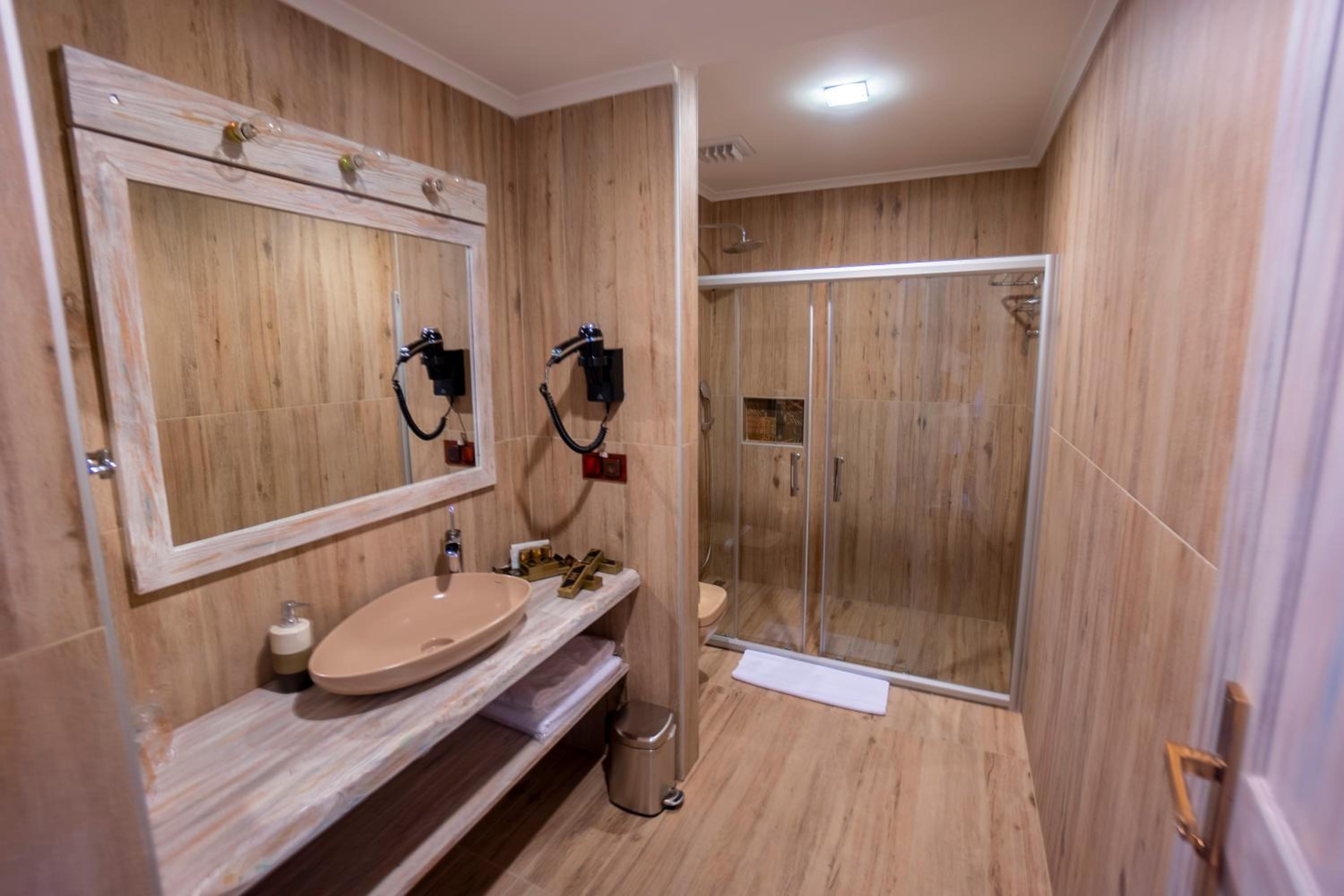 Suite with Direct Sea View - Photo 22