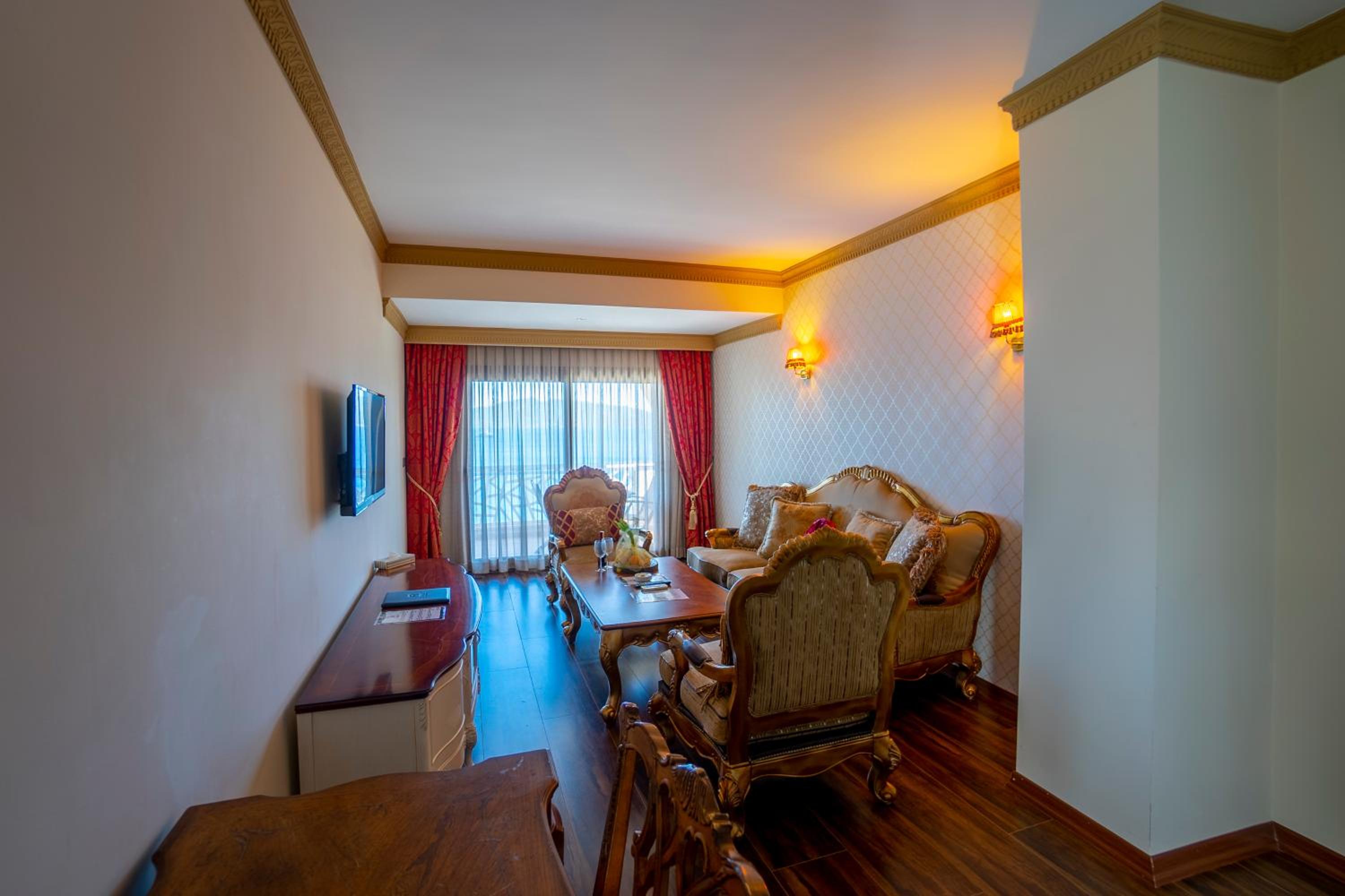 Suite with Direct Sea View - Photo 21