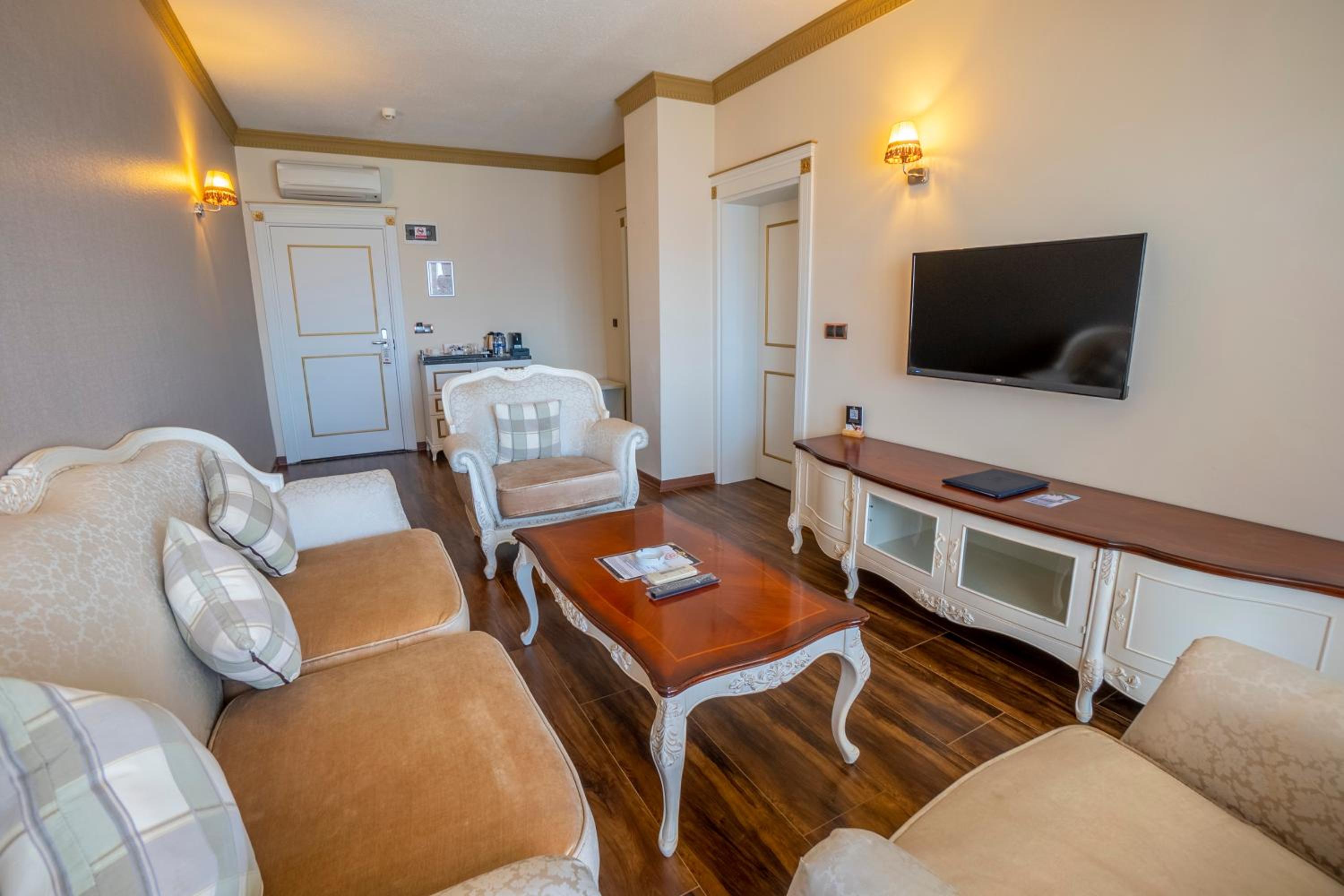 Suite with Direct Sea View - Photo 20