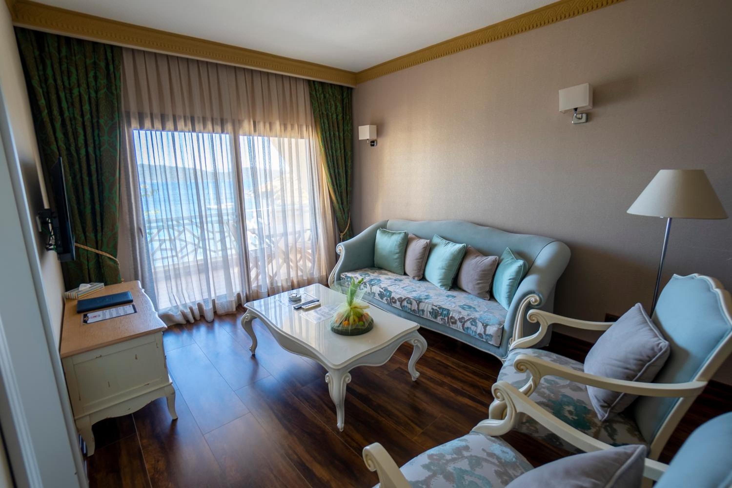 Suite with Direct Sea View - Photo 19